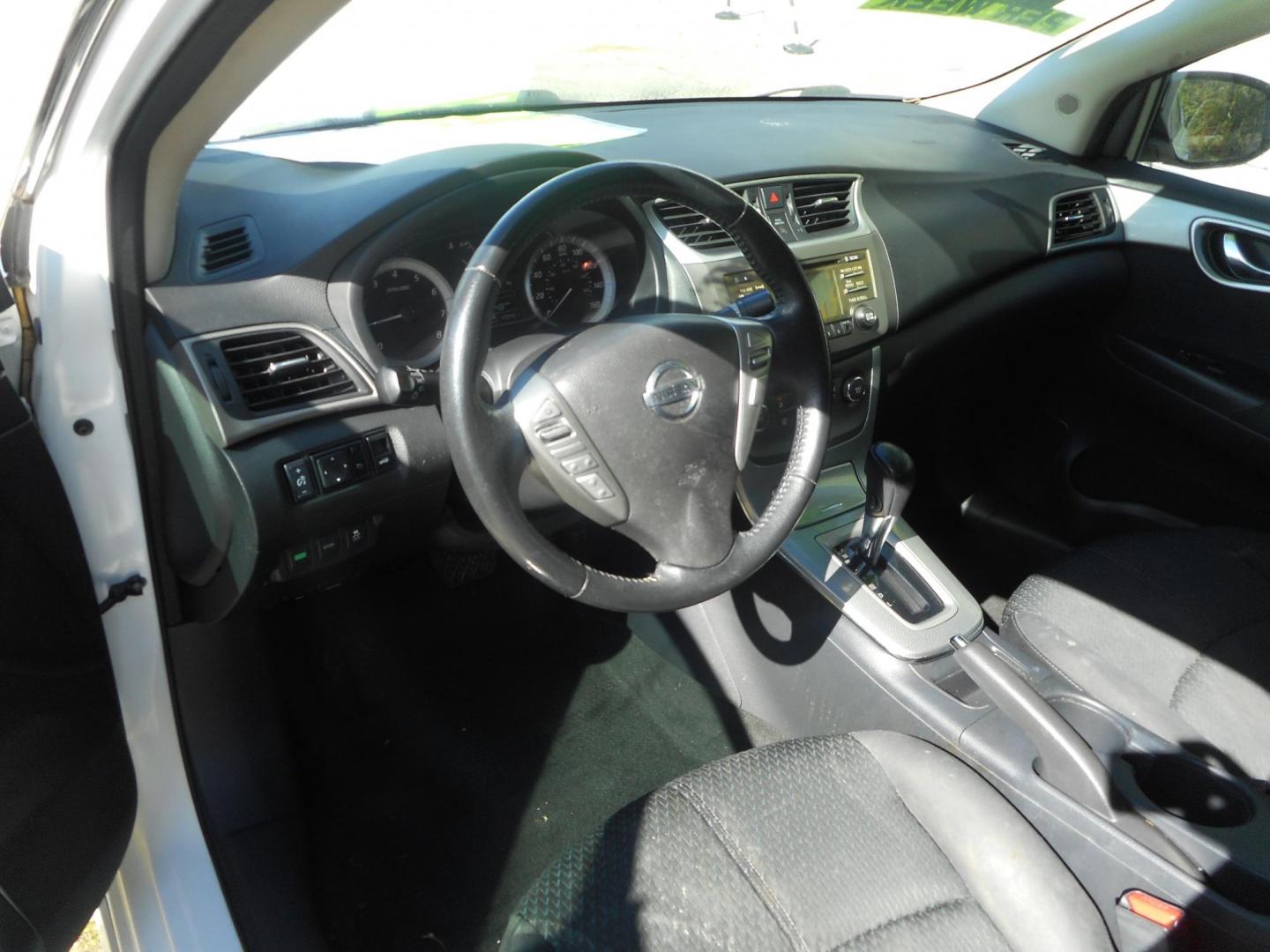2013 Nissan Sentra S 6MT (3N1AB7AP3DL) with an 2.0L L4 DOHC 16V engine, 6-Speed Manual transmission, located at 2553 Airline Blvd, Portsmouth, VA, 23701, (757) 488-8331, 36.813889, -76.357597 - Photo#9