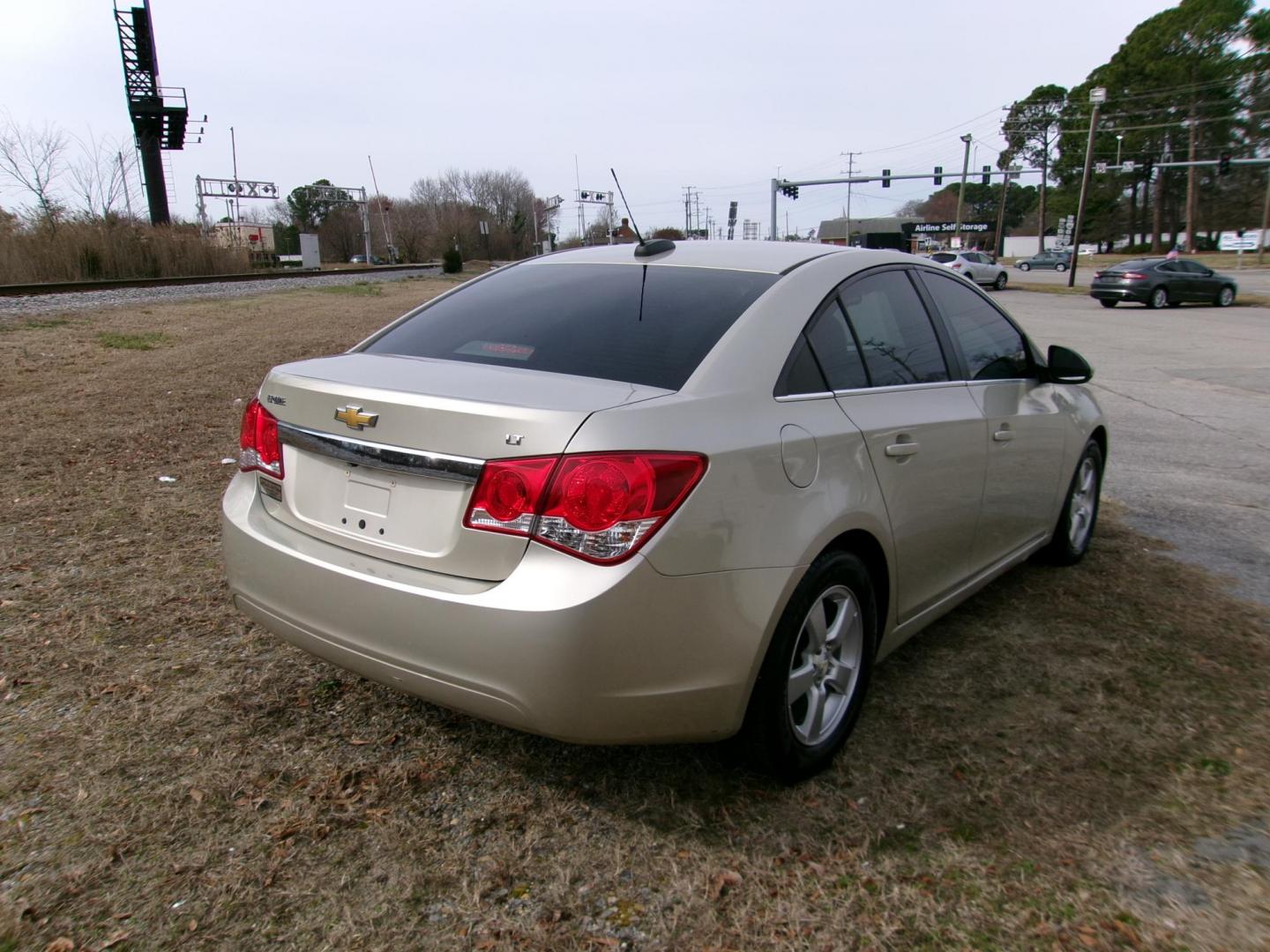 2016 Gold Chevrolet Cruze 2LT Auto (1G1PE5SB1G7) with an 1.4L L4 DOHC 16V TURBO engine, 6-Speed Automatic transmission, located at 2553 Airline Blvd, Portsmouth, VA, 23701, (757) 488-8331, 36.813889, -76.357597 - ***VEHICLE TERMS*** Down Payment: $699 Weekly Payment: $105 APR: 23.9% Repayment Terms: 42 Months *** CALL ELIZABETH SMITH - DIRECTOR OF MARKETING @ 757-488-8331 TO SCHEDULE YOUR APPOINTMENT TODAY AND GET PRE-APPROVED RIGHT OVER THE PHONE*** - Photo#4