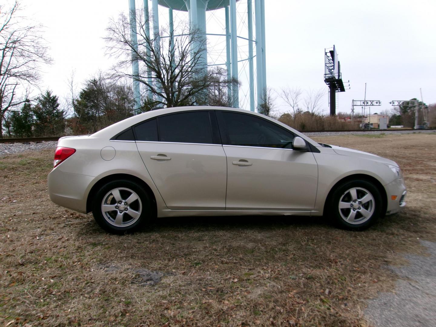 2016 Gold Chevrolet Cruze 2LT Auto (1G1PE5SB1G7) with an 1.4L L4 DOHC 16V TURBO engine, 6-Speed Automatic transmission, located at 2553 Airline Blvd, Portsmouth, VA, 23701, (757) 488-8331, 36.813889, -76.357597 - ***VEHICLE TERMS*** Down Payment: $699 Weekly Payment: $105 APR: 23.9% Repayment Terms: 42 Months *** CALL ELIZABETH SMITH - DIRECTOR OF MARKETING @ 757-488-8331 TO SCHEDULE YOUR APPOINTMENT TODAY AND GET PRE-APPROVED RIGHT OVER THE PHONE*** - Photo#5