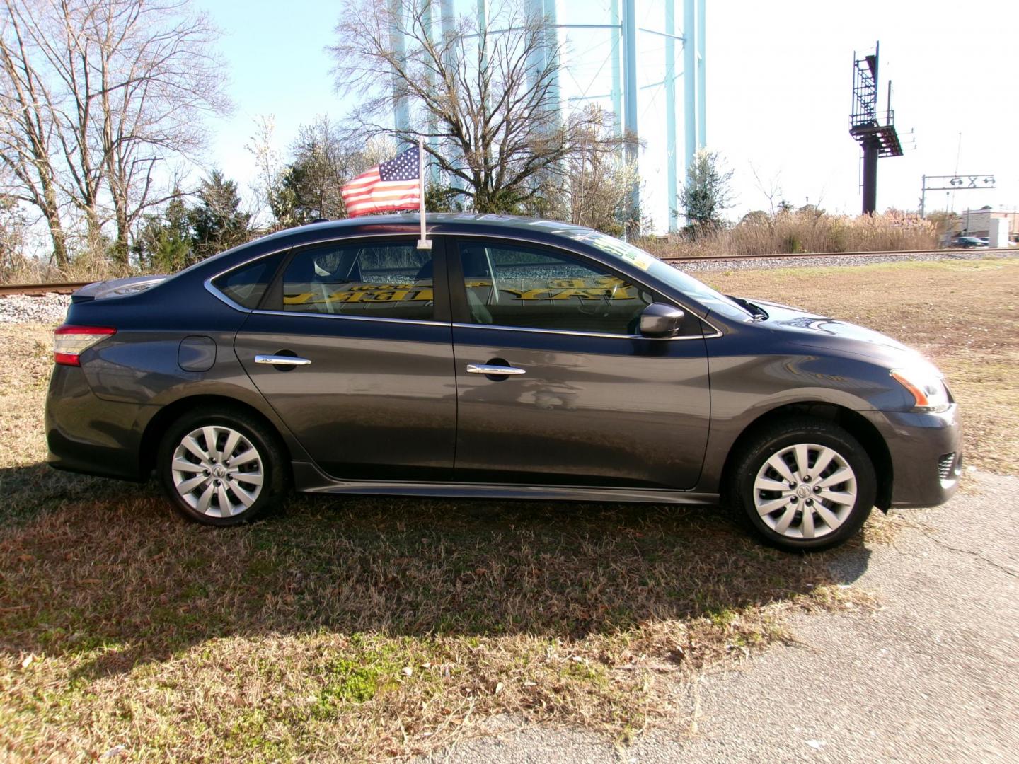 2014 Nissan Sentra S 6MT (3N1AB7APXEY) with an 1.8L L4 SFI DOHC 16V engine, 6-Speed Automatic transmission, located at 2553 Airline Blvd, Portsmouth, VA, 23701, (757) 488-8331, 36.813889, -76.357597 - Down Payment: $799 Weekly Payment: $105 APR: 23.9% Repayment Terms: 42 Months ***CALL ELIZABETH SMITH - DIRECTOR OF MARKETING @ 757-488-8331 TO SCHEDULE YOUR APPOINTMENT TODAY AND GET PRE-APPROVED RIGHT OVER THE PHONE*** - Photo#4
