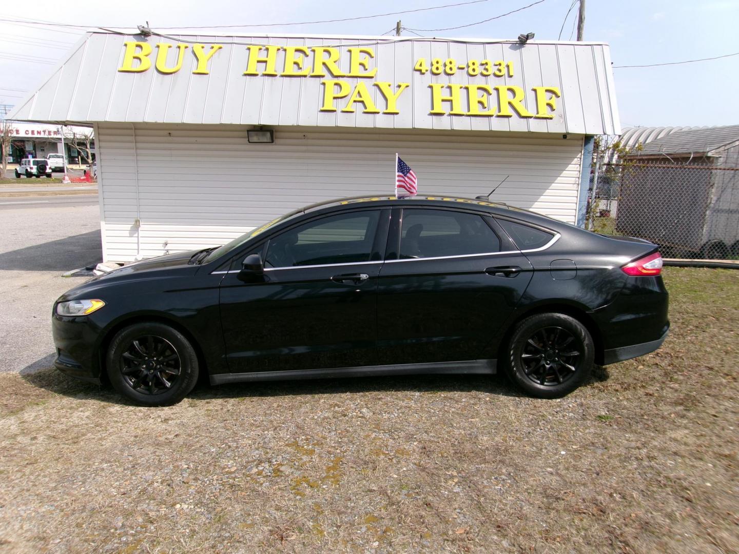 2015 Gray Ford Fusion S (3FA6P0G7XFR) with an 2.5L L4 DOHC 16V engine, located at 2553 Airline Blvd, Portsmouth, VA, 23701, (757) 488-8331, 36.813889, -76.357597 - ***VEHICLE TERMS*** Down Payment: $799 Weekly Payment: $105 APR: 23.9% Repayment Terms: 42 Months *** CALL ELIZABETH SMITH - DIRECTOR OF MARKETING @ 757-488-8331 TO SCHEDULE YOUR APPOINTMENT TODAY AND GET PRE-APPROVED RIGHT OVER THE PHONE*** - Photo#0