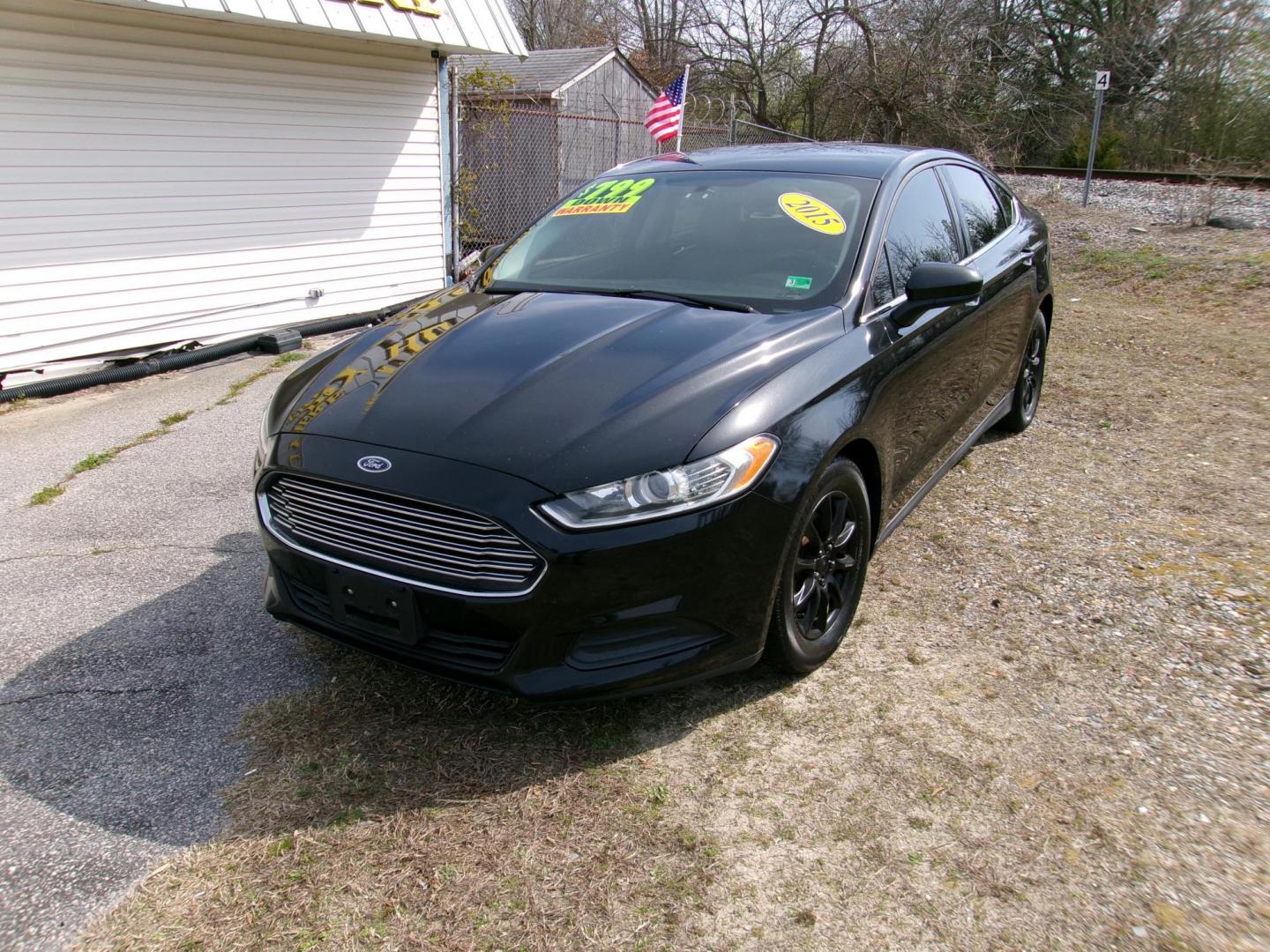 2015 Gray Ford Fusion S (3FA6P0G7XFR) with an 2.5L L4 DOHC 16V engine, located at 2553 Airline Blvd, Portsmouth, VA, 23701, (757) 488-8331, 36.813889, -76.357597 - ***VEHICLE TERMS*** Down Payment: $799 Weekly Payment: $105 APR: 23.9% Repayment Terms: 42 Months *** CALL ELIZABETH SMITH - DIRECTOR OF MARKETING @ 757-488-8331 TO SCHEDULE YOUR APPOINTMENT TODAY AND GET PRE-APPROVED RIGHT OVER THE PHONE*** - Photo#1