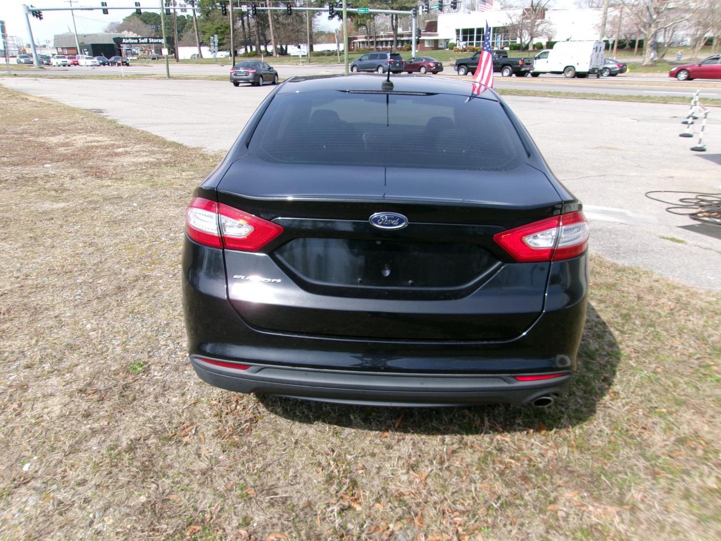 2015 Gray Ford Fusion S (3FA6P0G7XFR) with an 2.5L L4 DOHC 16V engine, located at 2553 Airline Blvd, Portsmouth, VA, 23701, (757) 488-8331, 36.813889, -76.357597 - ***VEHICLE TERMS*** Down Payment: $799 Weekly Payment: $105 APR: 23.9% Repayment Terms: 42 Months *** CALL ELIZABETH SMITH - DIRECTOR OF MARKETING @ 757-488-8331 TO SCHEDULE YOUR APPOINTMENT TODAY AND GET PRE-APPROVED RIGHT OVER THE PHONE*** - Photo#6
