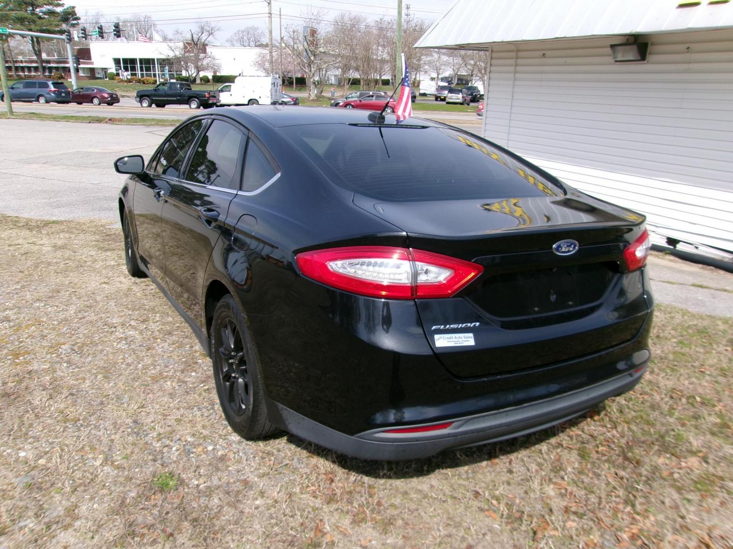 2015 Gray Ford Fusion S (3FA6P0G7XFR) with an 2.5L L4 DOHC 16V engine, located at 2553 Airline Blvd, Portsmouth, VA, 23701, (757) 488-8331, 36.813889, -76.357597 - ***VEHICLE TERMS*** Down Payment: $799 Weekly Payment: $105 APR: 23.9% Repayment Terms: 42 Months *** CALL ELIZABETH SMITH - DIRECTOR OF MARKETING @ 757-488-8331 TO SCHEDULE YOUR APPOINTMENT TODAY AND GET PRE-APPROVED RIGHT OVER THE PHONE*** - Photo#7