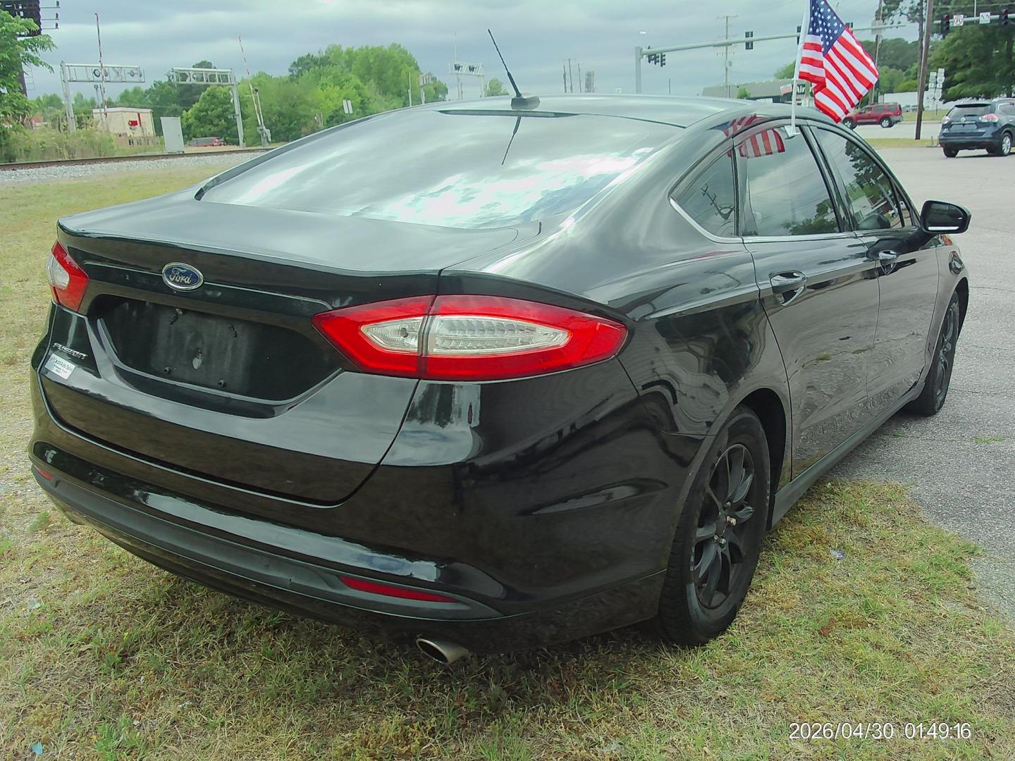 2015 Gray Ford Fusion S (3FA6P0G7XFR) with an 2.5L L4 DOHC 16V engine, located at 2553 Airline Blvd, Portsmouth, VA, 23701, (757) 488-8331, 36.813889, -76.357597 - ***VEHICLE TERMS*** Down Payment: $699 Weekly Payment: $105 APR: 23.9% Repayment Terms: 42 Months *** CALL ELIZABETH SMITH - DIRECTOR OF MARKETING @ 757-488-8331 TO SCHEDULE YOUR APPOINTMENT TODAY AND GET PRE-APPROVED RIGHT OVER THE PHONE*** - Photo#5