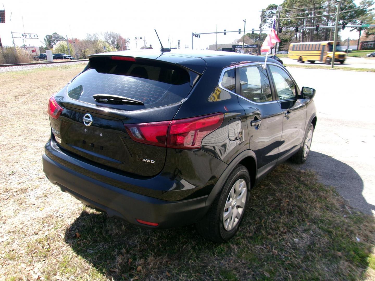 2018 Black Nissan Rogue Sport S AWD (JN1BJ1CR6JW) with an 2.0L L4 DOHC 16V engine, CVT transmission, located at 2553 Airline Blvd, Portsmouth, VA, 23701, (757) 488-8331, 36.813889, -76.357597 - ***VEHICLE TERMS*** Down Payment: $999 Weekly Payment: $120 APR: 23.9% Repayment Terms: 42 Months *** CALL ELIZABETH SMITH - DIRECTOR OF MARKETING @ 757-488-8331 TO SCHEDULE YOUR APPOINTMENT TODAY AND GET PRE-APPROVED RIGHT OVER THE PHONE*** - Photo#5