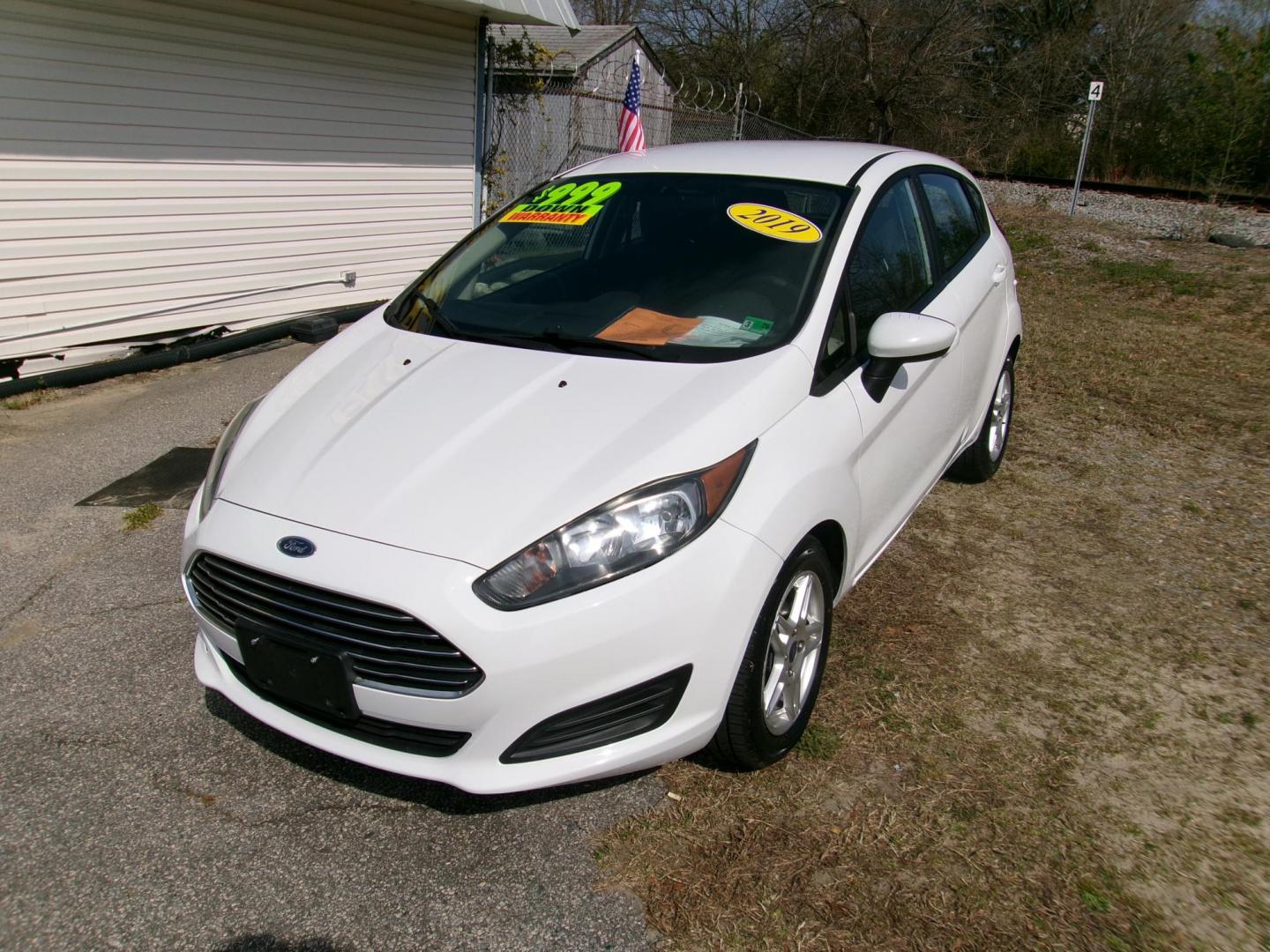 2019 White Ford Fiesta SE Hatchback (3FADP4EJXKM) with an 1.6L L4 DOHC 16V engine, located at 2553 Airline Blvd, Portsmouth, VA, 23701, (757) 488-8331, 36.813889, -76.357597 - ***VEHICLE TERMS*** Down Payment: $999 Weekly Payment: $115 APR: 23.9% Repayment Terms: 42 Months *** CALL ELIZABETH SMITH - DIRECTOR OF MARKETING @ 757-488-8331 TO SCHEDULE YOUR APPOINTMENT TODAY AND GET PRE-APPROVED RIGHT OVER THE PHONE*** - Photo#1