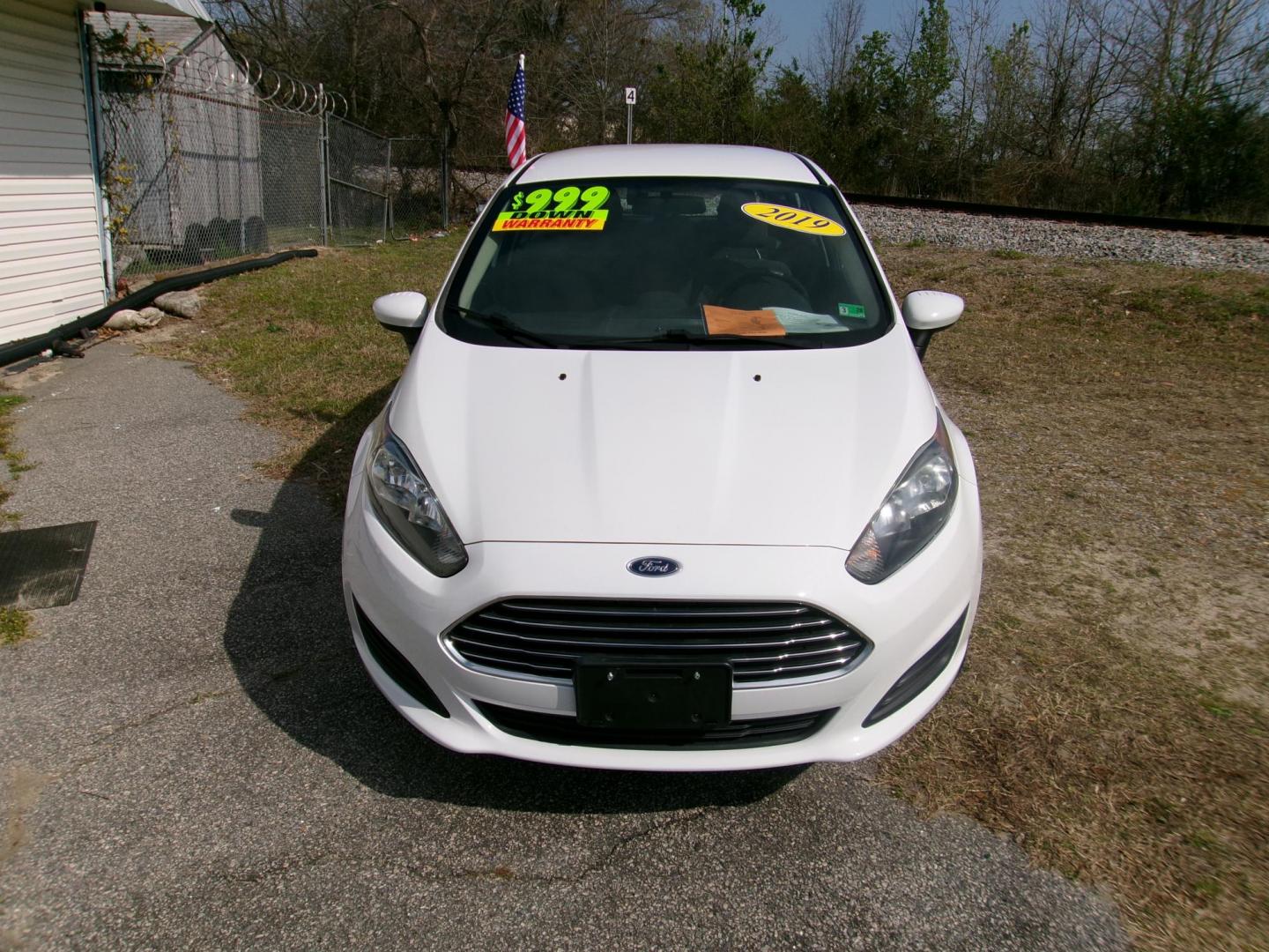 2019 White Ford Fiesta SE Hatchback (3FADP4EJXKM) with an 1.6L L4 DOHC 16V engine, located at 2553 Airline Blvd, Portsmouth, VA, 23701, (757) 488-8331, 36.813889, -76.357597 - ***VEHICLE TERMS*** Down Payment: $999 Weekly Payment: $115 APR: 23.9% Repayment Terms: 42 Months *** CALL ELIZABETH SMITH - DIRECTOR OF MARKETING @ 757-488-8331 TO SCHEDULE YOUR APPOINTMENT TODAY AND GET PRE-APPROVED RIGHT OVER THE PHONE*** - Photo#2