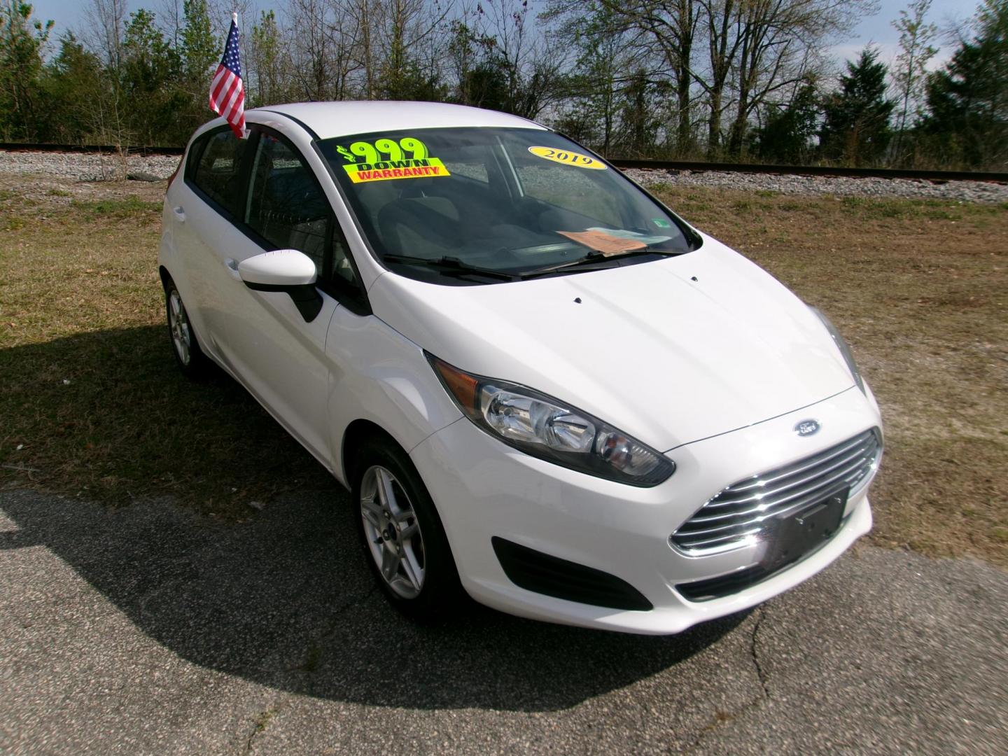 2019 White Ford Fiesta SE Hatchback (3FADP4EJXKM) with an 1.6L L4 DOHC 16V engine, located at 2553 Airline Blvd, Portsmouth, VA, 23701, (757) 488-8331, 36.813889, -76.357597 - ***VEHICLE TERMS*** Down Payment: $999 Weekly Payment: $115 APR: 23.9% Repayment Terms: 42 Months *** CALL ELIZABETH SMITH - DIRECTOR OF MARKETING @ 757-488-8331 TO SCHEDULE YOUR APPOINTMENT TODAY AND GET PRE-APPROVED RIGHT OVER THE PHONE*** - Photo#3