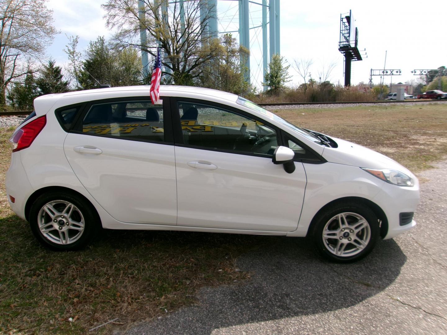 2019 White Ford Fiesta SE Hatchback (3FADP4EJXKM) with an 1.6L L4 DOHC 16V engine, located at 2553 Airline Blvd, Portsmouth, VA, 23701, (757) 488-8331, 36.813889, -76.357597 - ***VEHICLE TERMS*** Down Payment: $999 Weekly Payment: $115 APR: 23.9% Repayment Terms: 42 Months *** CALL ELIZABETH SMITH - DIRECTOR OF MARKETING @ 757-488-8331 TO SCHEDULE YOUR APPOINTMENT TODAY AND GET PRE-APPROVED RIGHT OVER THE PHONE*** - Photo#4