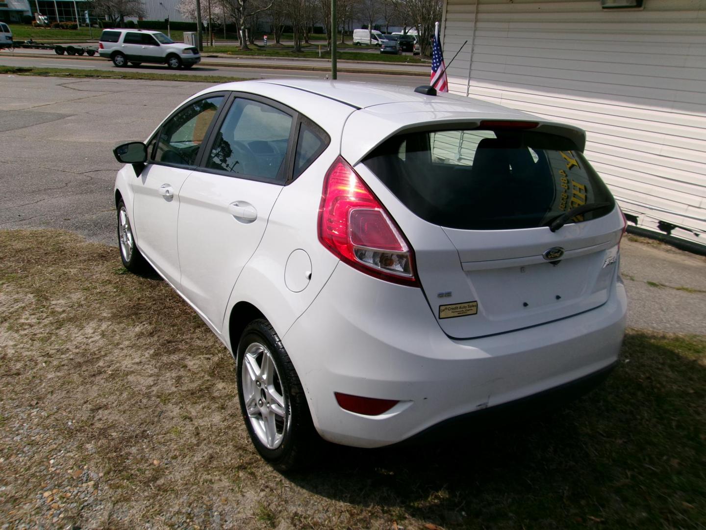 2019 White Ford Fiesta SE Hatchback (3FADP4EJXKM) with an 1.6L L4 DOHC 16V engine, located at 2553 Airline Blvd, Portsmouth, VA, 23701, (757) 488-8331, 36.813889, -76.357597 - ***VEHICLE TERMS*** Down Payment: $999 Weekly Payment: $115 APR: 23.9% Repayment Terms: 42 Months *** CALL ELIZABETH SMITH - DIRECTOR OF MARKETING @ 757-488-8331 TO SCHEDULE YOUR APPOINTMENT TODAY AND GET PRE-APPROVED RIGHT OVER THE PHONE*** - Photo#6