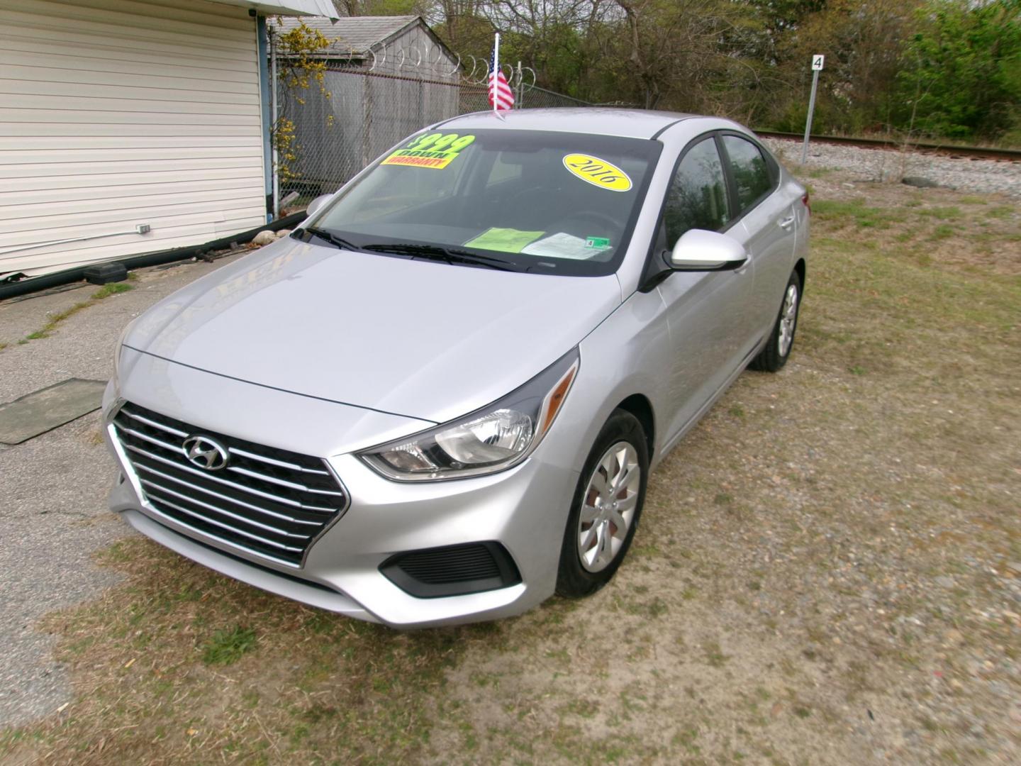 2019 Silver Hyundai Accent SE 4-Door 6A (3KPC24A3XKE) with an 1.6L L4 DOHC 16V engine, 6A transmission, located at 2553 Airline Blvd, Portsmouth, VA, 23701, (757) 488-8331, 36.813889, -76.357597 - Photo#2