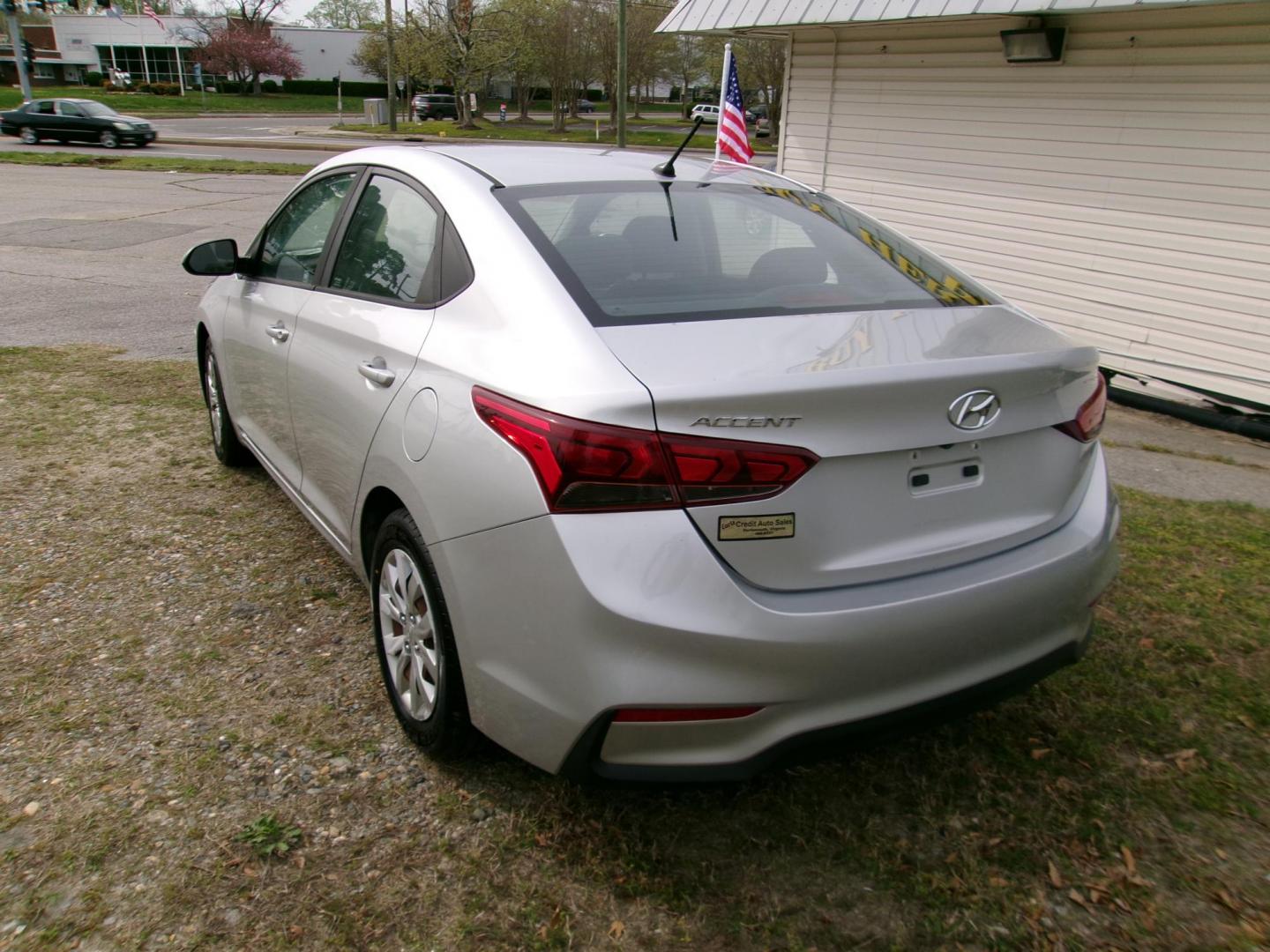 2019 Silver Hyundai Accent SE 4-Door 6A (3KPC24A3XKE) with an 1.6L L4 DOHC 16V engine, 6A transmission, located at 2553 Airline Blvd, Portsmouth, VA, 23701, (757) 488-8331, 36.813889, -76.357597 - Photo#7