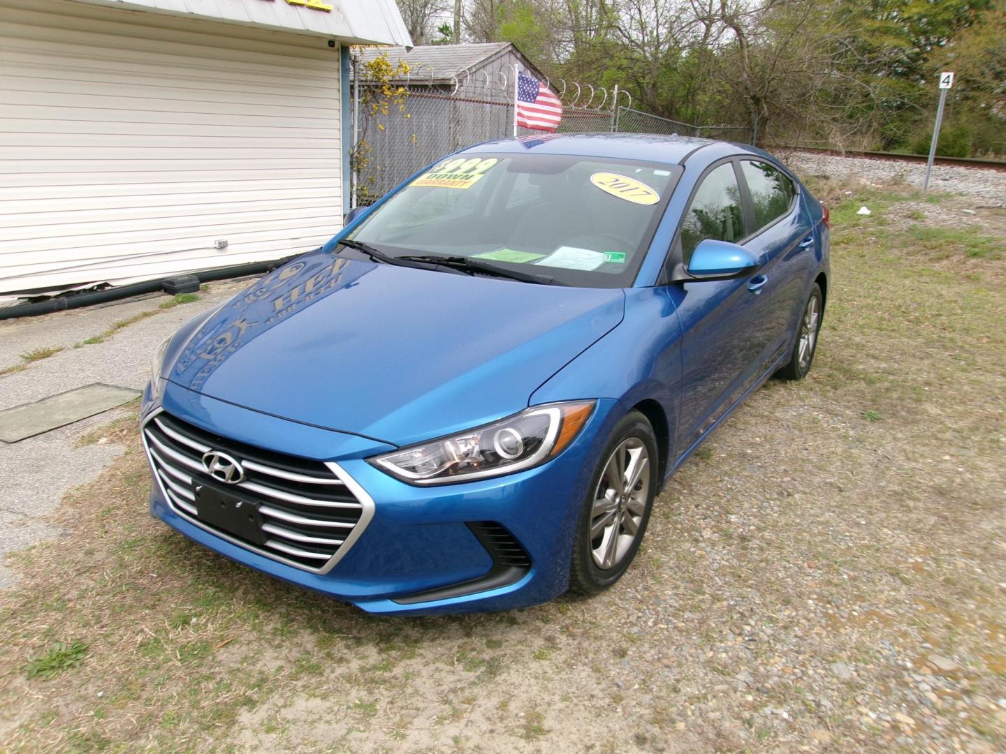 2017 Silver Hyundai Elantra Limited (5NPD84LF4HH) with an 1.8L L4 DOHC 16V engine, 6A transmission, located at 2553 Airline Blvd, Portsmouth, VA, 23701, (757) 488-8331, 36.813889, -76.357597 - ***VEHICLE TERMS*** Down Payment: $999 Weekly Payment: $110 APR: 23.9% Repayment Terms: 42 Months *** CALL ELIZABETH SMITH - DIRECTOR OF MARKETING @ 757-488-8331 TO SCHEDULE YOUR APPOINTMENT TODAY AND GET PRE-APPROVED RIGHT OVER THE PHONE*** - Photo#1