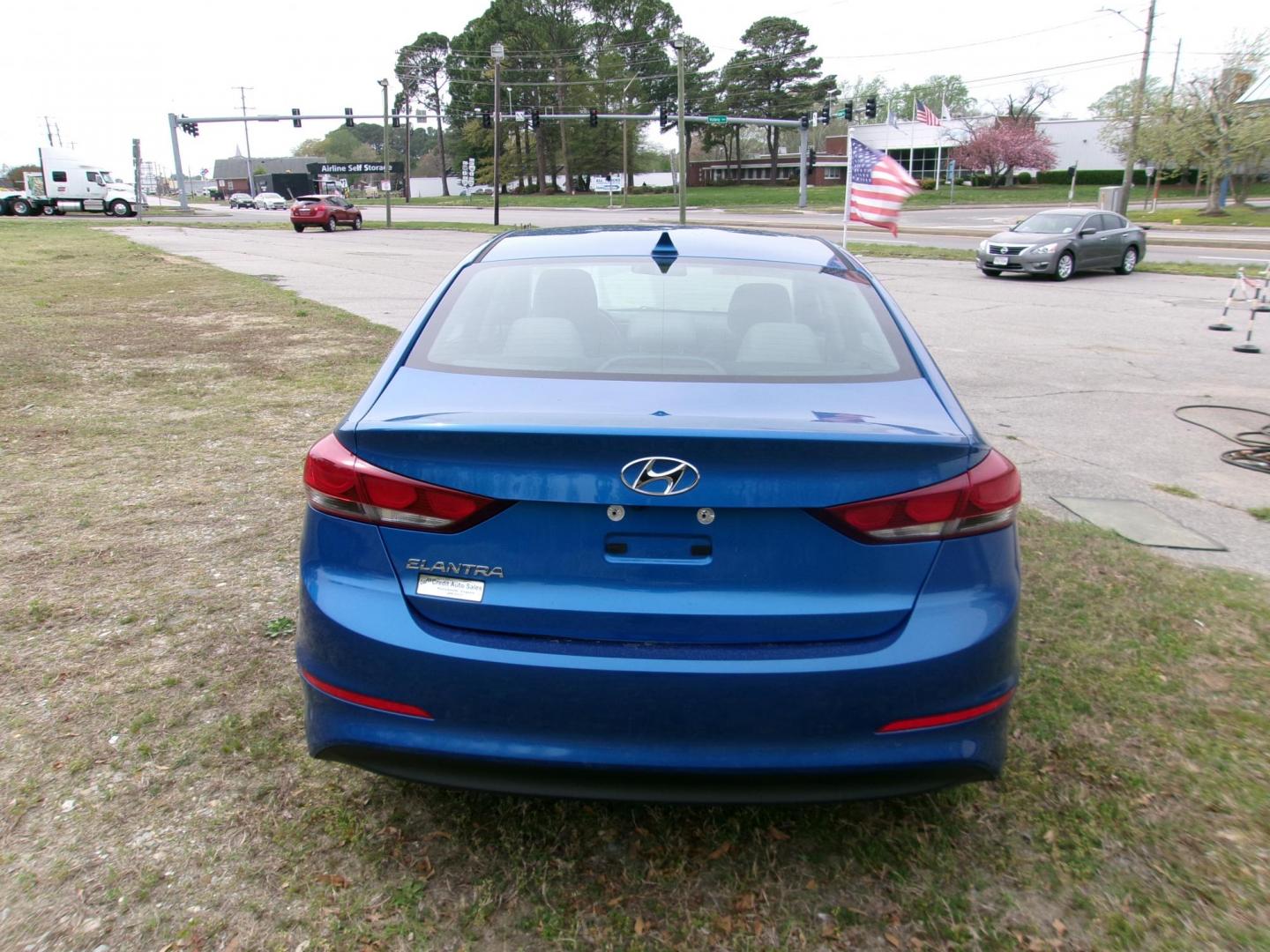 2017 Silver Hyundai Elantra Limited (5NPD84LF4HH) with an 1.8L L4 DOHC 16V engine, 6A transmission, located at 2553 Airline Blvd, Portsmouth, VA, 23701, (757) 488-8331, 36.813889, -76.357597 - ***VEHICLE TERMS*** Down Payment: $999 Weekly Payment: $110 APR: 23.9% Repayment Terms: 42 Months *** CALL ELIZABETH SMITH - DIRECTOR OF MARKETING @ 757-488-8331 TO SCHEDULE YOUR APPOINTMENT TODAY AND GET PRE-APPROVED RIGHT OVER THE PHONE*** - Photo#7