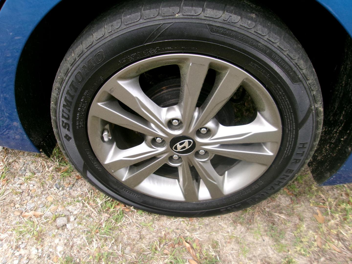 2017 Silver Hyundai Elantra Limited (5NPD84LF4HH) with an 1.8L L4 DOHC 16V engine, 6A transmission, located at 2553 Airline Blvd, Portsmouth, VA, 23701, (757) 488-8331, 36.813889, -76.357597 - ***VEHICLE TERMS*** Down Payment: $999 Weekly Payment: $110 APR: 23.9% Repayment Terms: 42 Months *** CALL ELIZABETH SMITH - DIRECTOR OF MARKETING @ 757-488-8331 TO SCHEDULE YOUR APPOINTMENT TODAY AND GET PRE-APPROVED RIGHT OVER THE PHONE*** - Photo#8