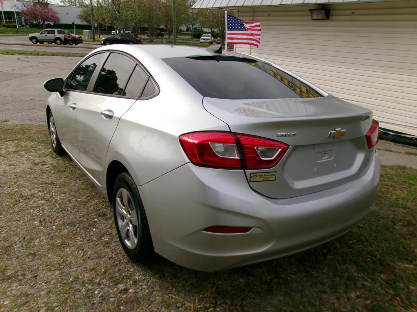 2018 Silver Chevrolet Cruze LS Auto (1G1BC5SM4J7) with an 1.4L L4 DOHC 16V TURBO engine, 6A transmission, located at 2553 Airline Blvd, Portsmouth, VA, 23701, (757) 488-8331, 36.813889, -76.357597 - Photo#7