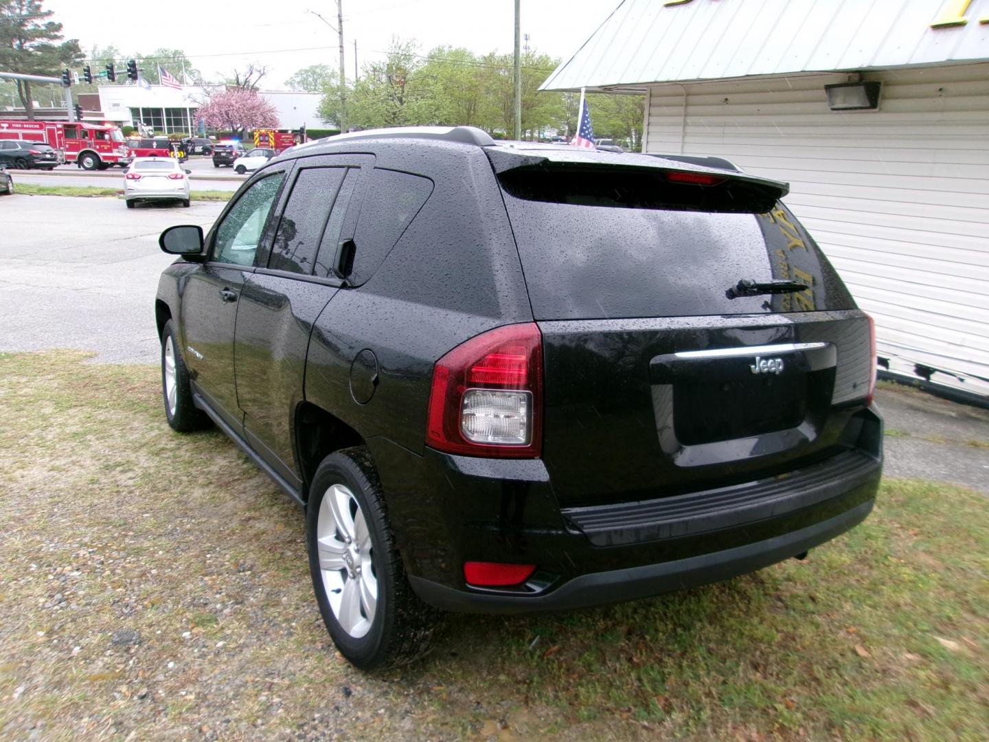 2016 Black Jeep Compass Sport FWD (1C4NJCBA4GD) with an 2.0L L4 DOHC 16V engine, located at 2553 Airline Blvd, Portsmouth, VA, 23701, (757) 488-8331, 36.813889, -76.357597 - ***VEHICLE TERMS*** Down Payment: $999 Weekly Payment: $110 APR: 23.9% Repayment Terms: 42 Months *** CALL ELIZABETH SMITH - DIRECTOR OF MARKETING @ 757-488-8331 TO SCHEDULE YOUR APPOINTMENT TODAY AND GET PRE-APPROVED RIGHT OVER THE PHONE*** - Photo#8