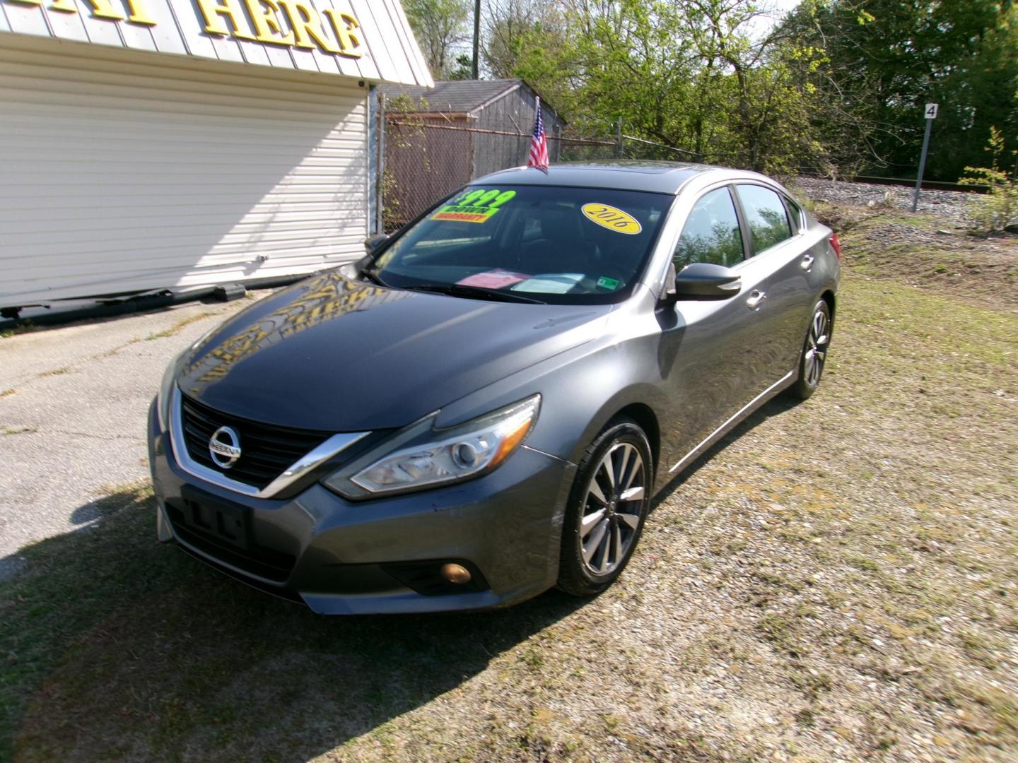 2016 Gray Nissan Altima 2.5 SL (1N4AL3AP2GC) with an 2.5L L4 DOHC 16V engine, CVT transmission, located at 2553 Airline Blvd, Portsmouth, VA, 23701, (757) 488-8331, 36.813889, -76.357597 - Photo#1