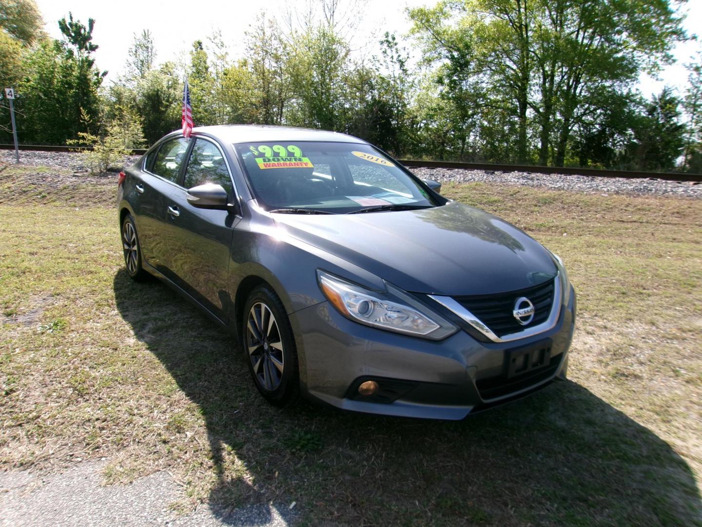 2016 Gray Nissan Altima 2.5 SL (1N4AL3AP2GC) with an 2.5L L4 DOHC 16V engine, CVT transmission, located at 2553 Airline Blvd, Portsmouth, VA, 23701, (757) 488-8331, 36.813889, -76.357597 - Photo#3