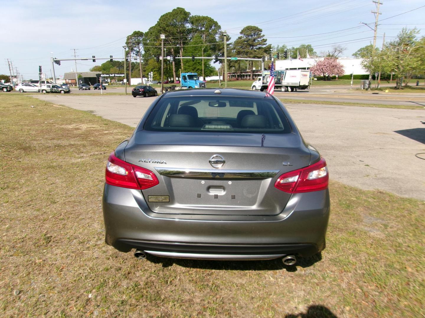 2016 Gray Nissan Altima 2.5 SL (1N4AL3AP2GC) with an 2.5L L4 DOHC 16V engine, CVT transmission, located at 2553 Airline Blvd, Portsmouth, VA, 23701, (757) 488-8331, 36.813889, -76.357597 - Photo#5