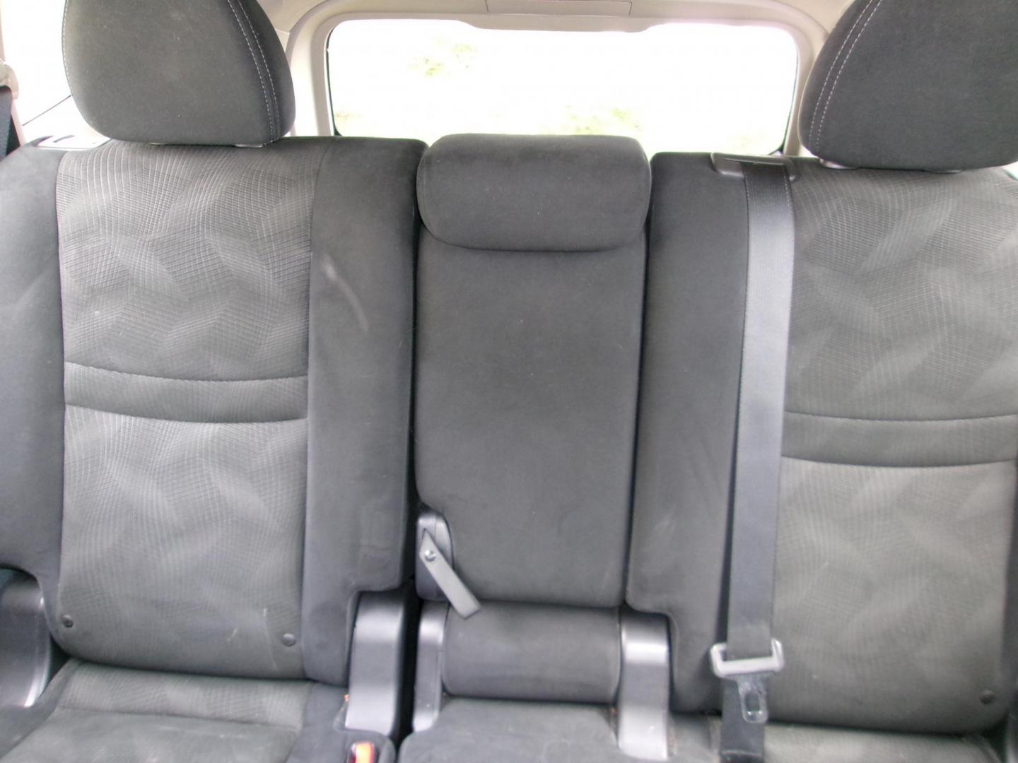 2014 Silver Nissan Rogue S AWD (5N1AT2MV1EC) with an 2.5L L4 DOHC 16V engine, Continuously Variable Transmission transmission, located at 2553 Airline Blvd, Portsmouth, VA, 23701, (757) 488-8331, 36.813889, -76.357597 - ***VEHICLE TERMS*** Down Payment: $999 Weekly Payment: $120 APR: 23.9% Repayment Terms: 42 Months *** CALL ELIZABETH SMITH - DIRECTOR OF MARKETING @ 757-488-8331 TO SCHEDULE YOUR APPOINTMENT TODAY AND GET PRE-APPROVED RIGHT OVER THE PHONE*** - Photo#10