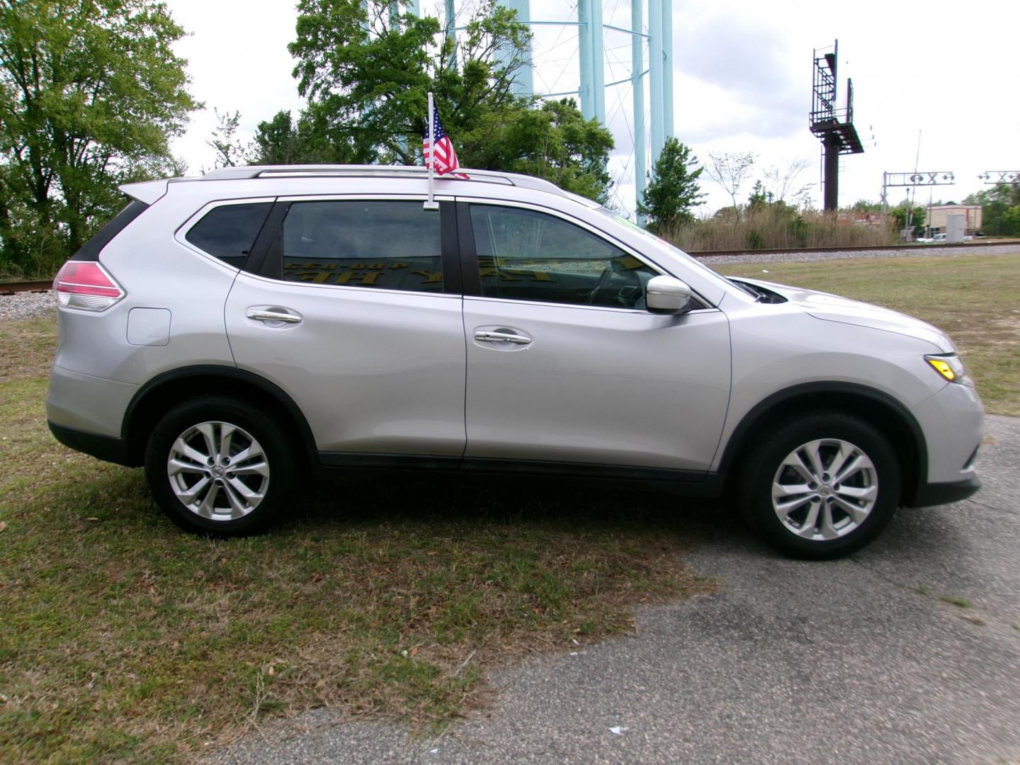 2014 Silver Nissan Rogue S AWD (5N1AT2MV1EC) with an 2.5L L4 DOHC 16V engine, Continuously Variable Transmission transmission, located at 2553 Airline Blvd, Portsmouth, VA, 23701, (757) 488-8331, 36.813889, -76.357597 - ***VEHICLE TERMS*** Down Payment: $999 Weekly Payment: $120 APR: 23.9% Repayment Terms: 42 Months *** CALL ELIZABETH SMITH - DIRECTOR OF MARKETING @ 757-488-8331 TO SCHEDULE YOUR APPOINTMENT TODAY AND GET PRE-APPROVED RIGHT OVER THE PHONE*** - Photo#4