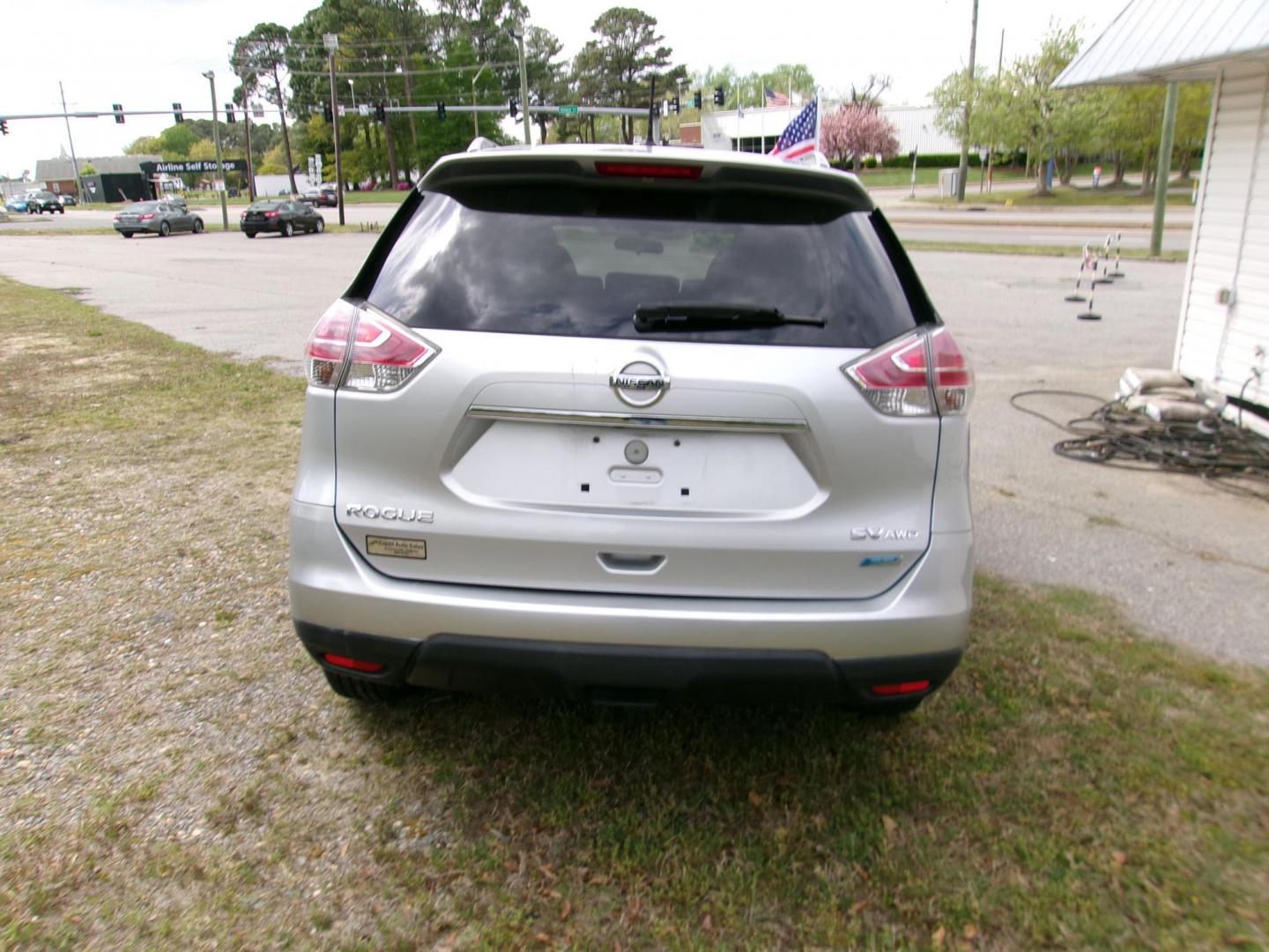 2014 Silver Nissan Rogue S AWD (5N1AT2MV1EC) with an 2.5L L4 DOHC 16V engine, Continuously Variable Transmission transmission, located at 2553 Airline Blvd, Portsmouth, VA, 23701, (757) 488-8331, 36.813889, -76.357597 - ***VEHICLE TERMS*** Down Payment: $999 Weekly Payment: $120 APR: 23.9% Repayment Terms: 42 Months *** CALL ELIZABETH SMITH - DIRECTOR OF MARKETING @ 757-488-8331 TO SCHEDULE YOUR APPOINTMENT TODAY AND GET PRE-APPROVED RIGHT OVER THE PHONE*** - Photo#5