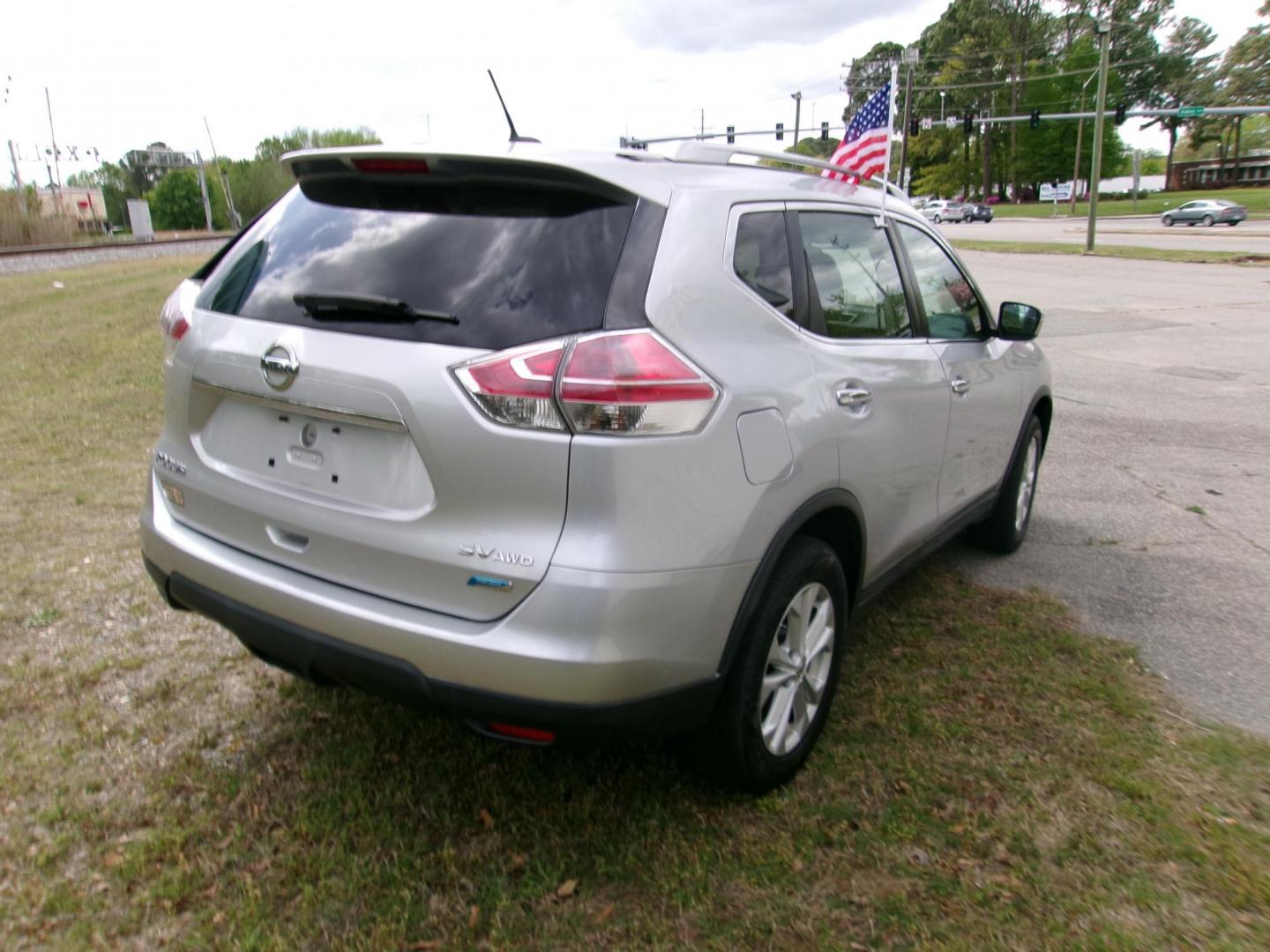 2014 Silver Nissan Rogue S AWD (5N1AT2MV1EC) with an 2.5L L4 DOHC 16V engine, Continuously Variable Transmission transmission, located at 2553 Airline Blvd, Portsmouth, VA, 23701, (757) 488-8331, 36.813889, -76.357597 - ***VEHICLE TERMS*** Down Payment: $999 Weekly Payment: $120 APR: 23.9% Repayment Terms: 42 Months *** CALL ELIZABETH SMITH - DIRECTOR OF MARKETING @ 757-488-8331 TO SCHEDULE YOUR APPOINTMENT TODAY AND GET PRE-APPROVED RIGHT OVER THE PHONE*** - Photo#6