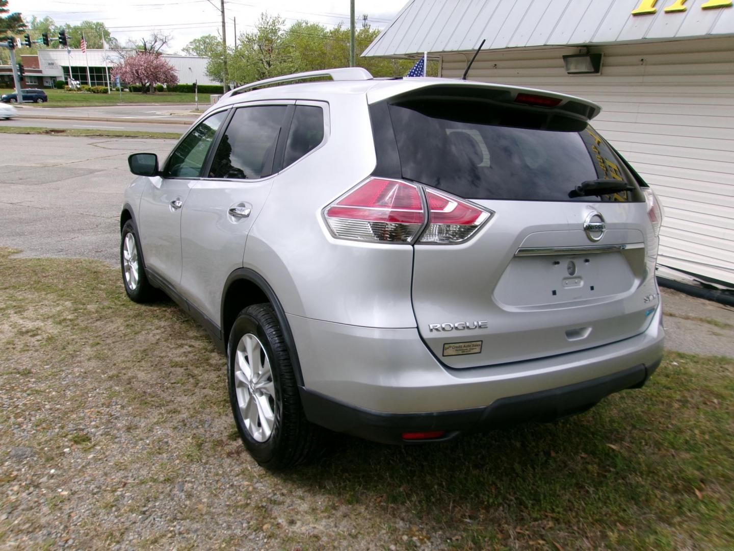 2014 Silver Nissan Rogue S AWD (5N1AT2MV1EC) with an 2.5L L4 DOHC 16V engine, Continuously Variable Transmission transmission, located at 2553 Airline Blvd, Portsmouth, VA, 23701, (757) 488-8331, 36.813889, -76.357597 - ***VEHICLE TERMS*** Down Payment: $999 Weekly Payment: $120 APR: 23.9% Repayment Terms: 42 Months *** CALL ELIZABETH SMITH - DIRECTOR OF MARKETING @ 757-488-8331 TO SCHEDULE YOUR APPOINTMENT TODAY AND GET PRE-APPROVED RIGHT OVER THE PHONE*** - Photo#7