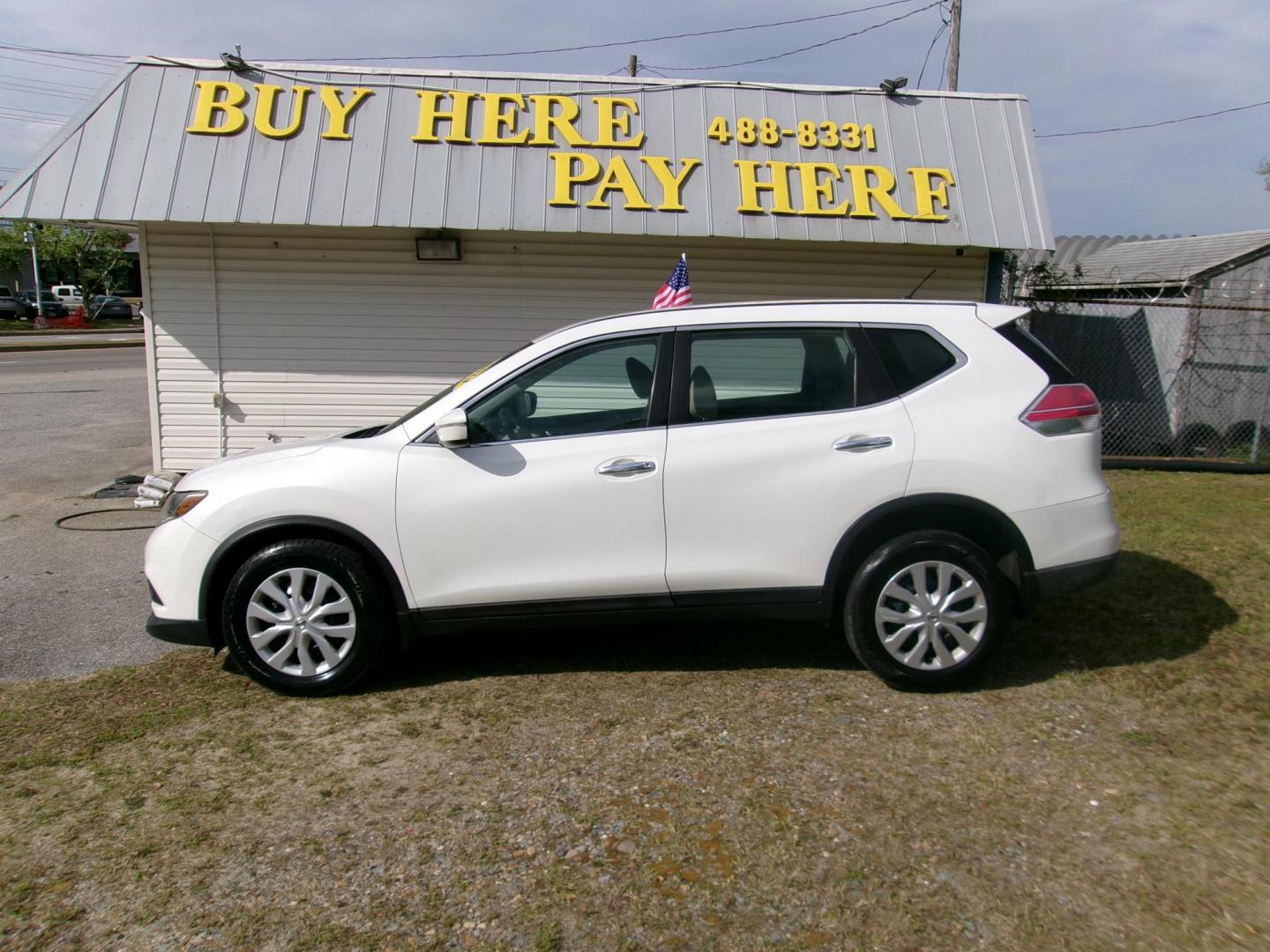 2014 White Nissan Rogue S AWD (5N1AT2MV1EC) with an 2.5L L4 DOHC 16V engine, Continuously Variable Transmission transmission, located at 2553 Airline Blvd, Portsmouth, VA, 23701, (757) 488-8331, 36.813889, -76.357597 - Photo#0