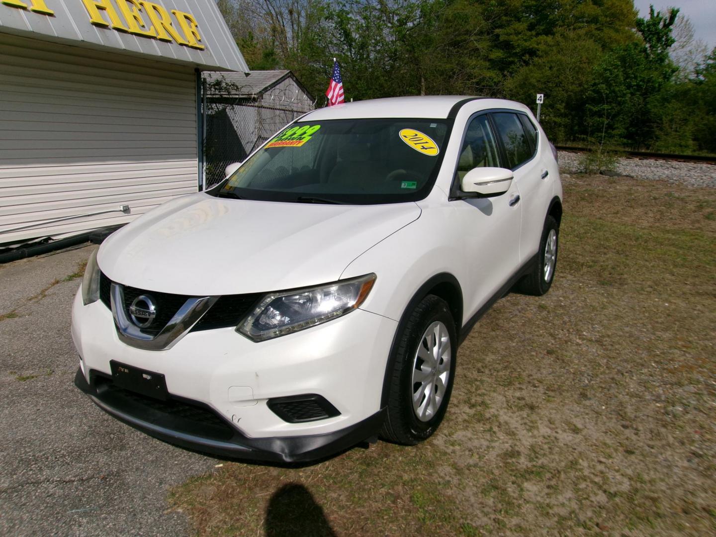 2014 White Nissan Rogue S AWD (5N1AT2MV1EC) with an 2.5L L4 DOHC 16V engine, Continuously Variable Transmission transmission, located at 2553 Airline Blvd, Portsmouth, VA, 23701, (757) 488-8331, 36.813889, -76.357597 - Photo#2
