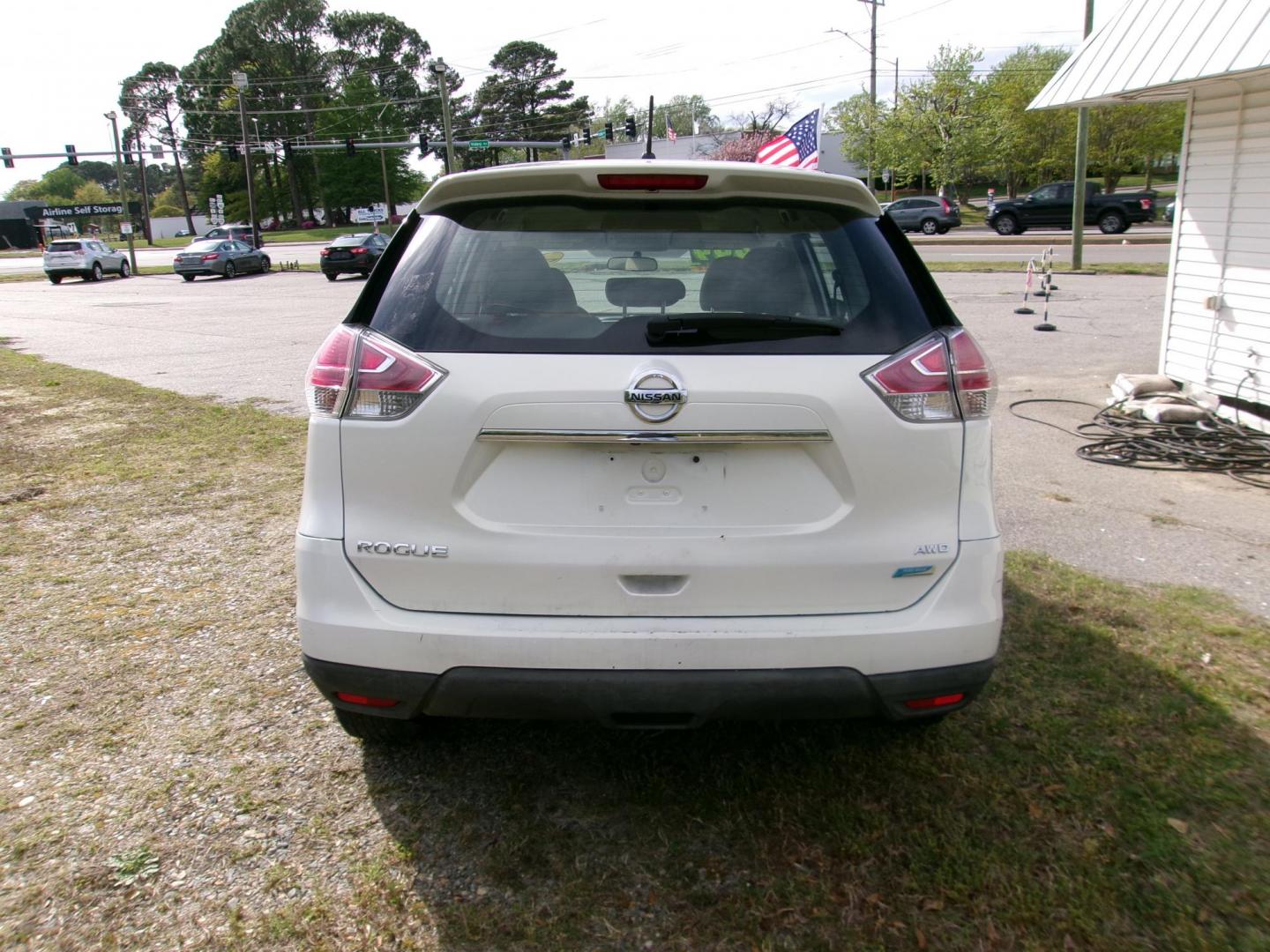 2014 White Nissan Rogue S AWD (5N1AT2MV1EC) with an 2.5L L4 DOHC 16V engine, Continuously Variable Transmission transmission, located at 2553 Airline Blvd, Portsmouth, VA, 23701, (757) 488-8331, 36.813889, -76.357597 - Photo#7