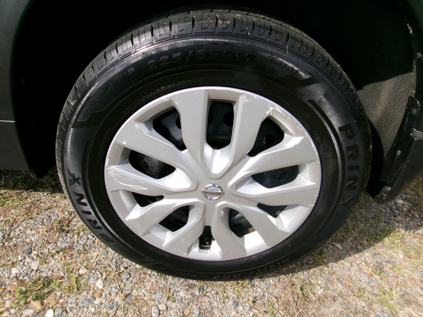 2014 White Nissan Rogue S AWD (5N1AT2MV1EC) with an 2.5L L4 DOHC 16V engine, Continuously Variable Transmission transmission, located at 2553 Airline Blvd, Portsmouth, VA, 23701, (757) 488-8331, 36.813889, -76.357597 - Photo#8
