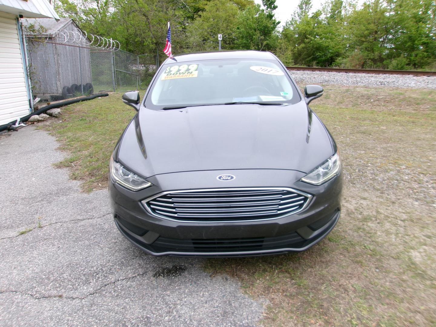 2017 Gray Ford Fusion SE (3FA6P0HD1HR) with an 1.5L L4 DOHC 16V engine, 6A transmission, located at 2553 Airline Blvd, Portsmouth, VA, 23701, (757) 488-8331, 36.813889, -76.357597 - Photo#2
