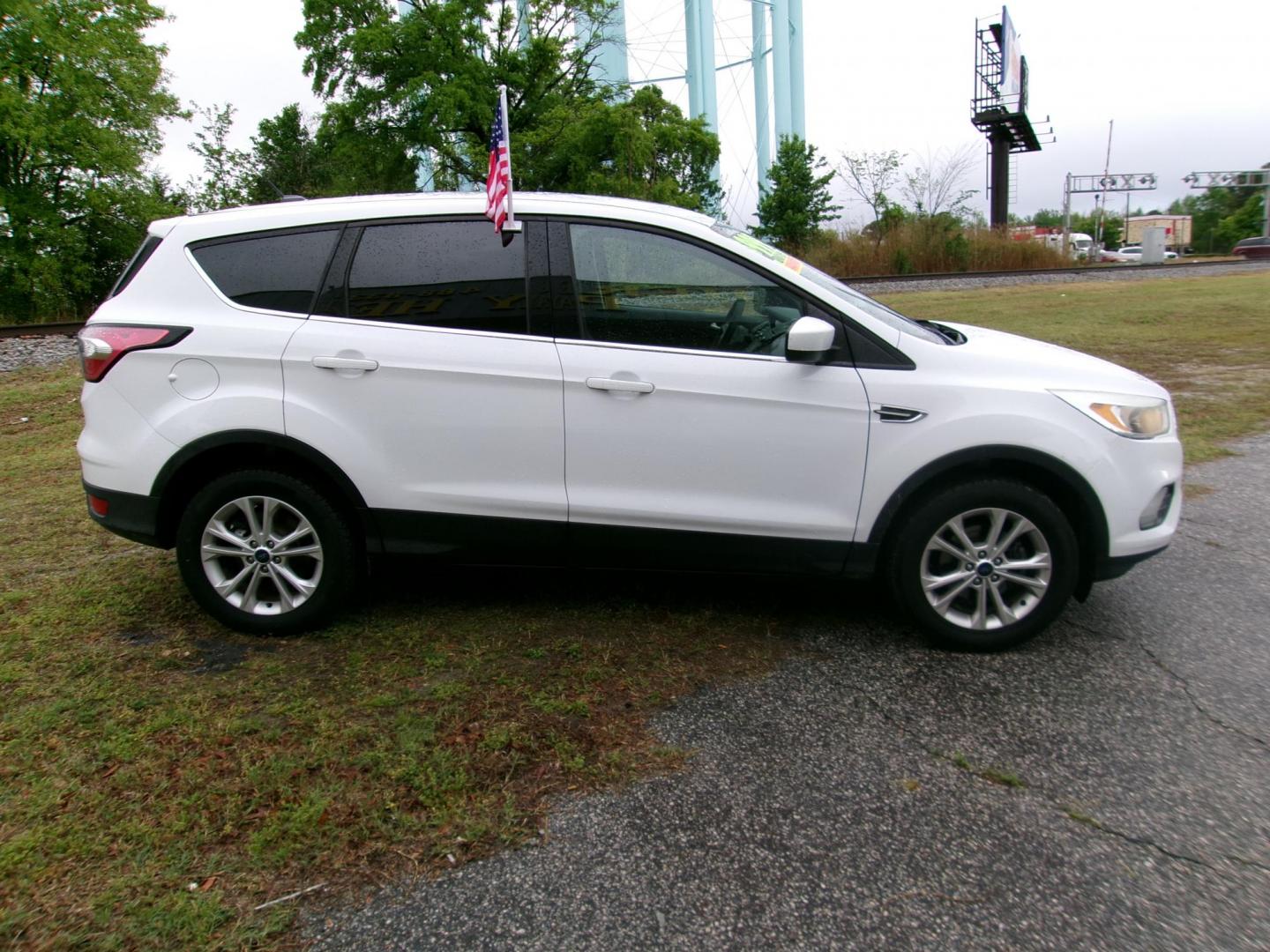 2017 White Ford Escape SE FWD (1FMCU0GD0HU) with an 1.5L L4 DOHC 16V engine, 6A transmission, located at 2553 Airline Blvd, Portsmouth, VA, 23701, (757) 488-8331, 36.813889, -76.357597 - ***VEHICLE TERMS*** Down Payment: $999 Weekly Payment: $115 APR: 23.9% Repayment Terms: 42 Months *** CALL ELIZABETH SMITH - DIRECTOR OF MARKETING @ 757-488-8331 TO SCHEDULE YOUR APPOINTMENT TODAY AND GET PRE-APPROVED RIGHT OVER THE PHONE*** - Photo#5