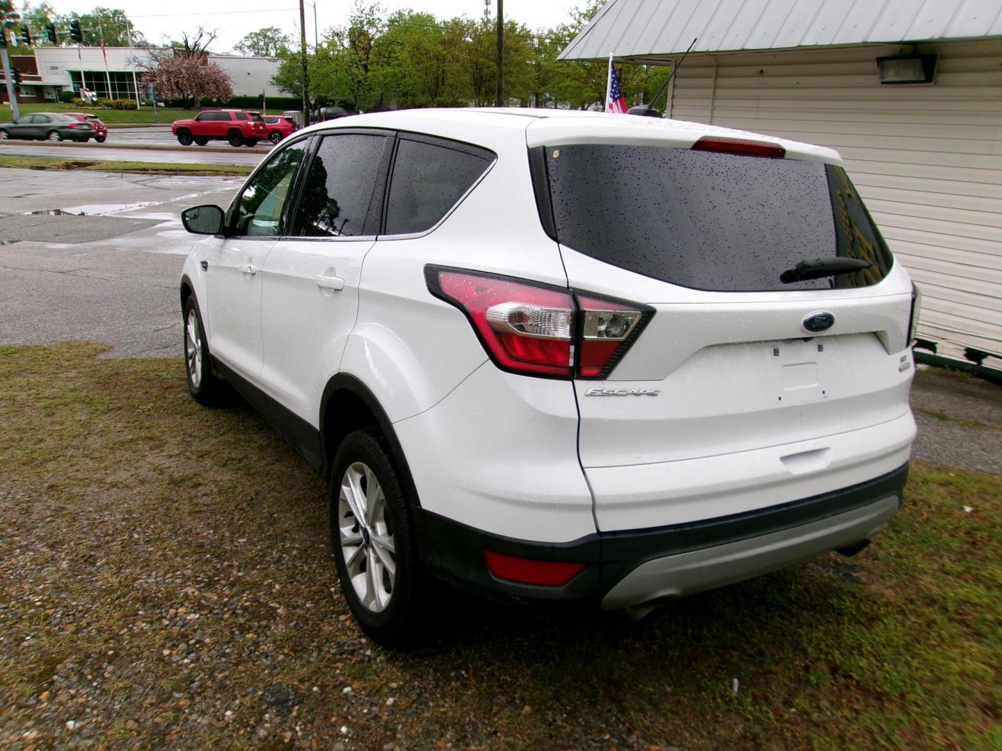 2017 White Ford Escape SE FWD (1FMCU0GD0HU) with an 1.5L L4 DOHC 16V engine, 6A transmission, located at 2553 Airline Blvd, Portsmouth, VA, 23701, (757) 488-8331, 36.813889, -76.357597 - ***VEHICLE TERMS*** Down Payment: $999 Weekly Payment: $115 APR: 23.9% Repayment Terms: 42 Months *** CALL ELIZABETH SMITH - DIRECTOR OF MARKETING @ 757-488-8331 TO SCHEDULE YOUR APPOINTMENT TODAY AND GET PRE-APPROVED RIGHT OVER THE PHONE*** - Photo#7