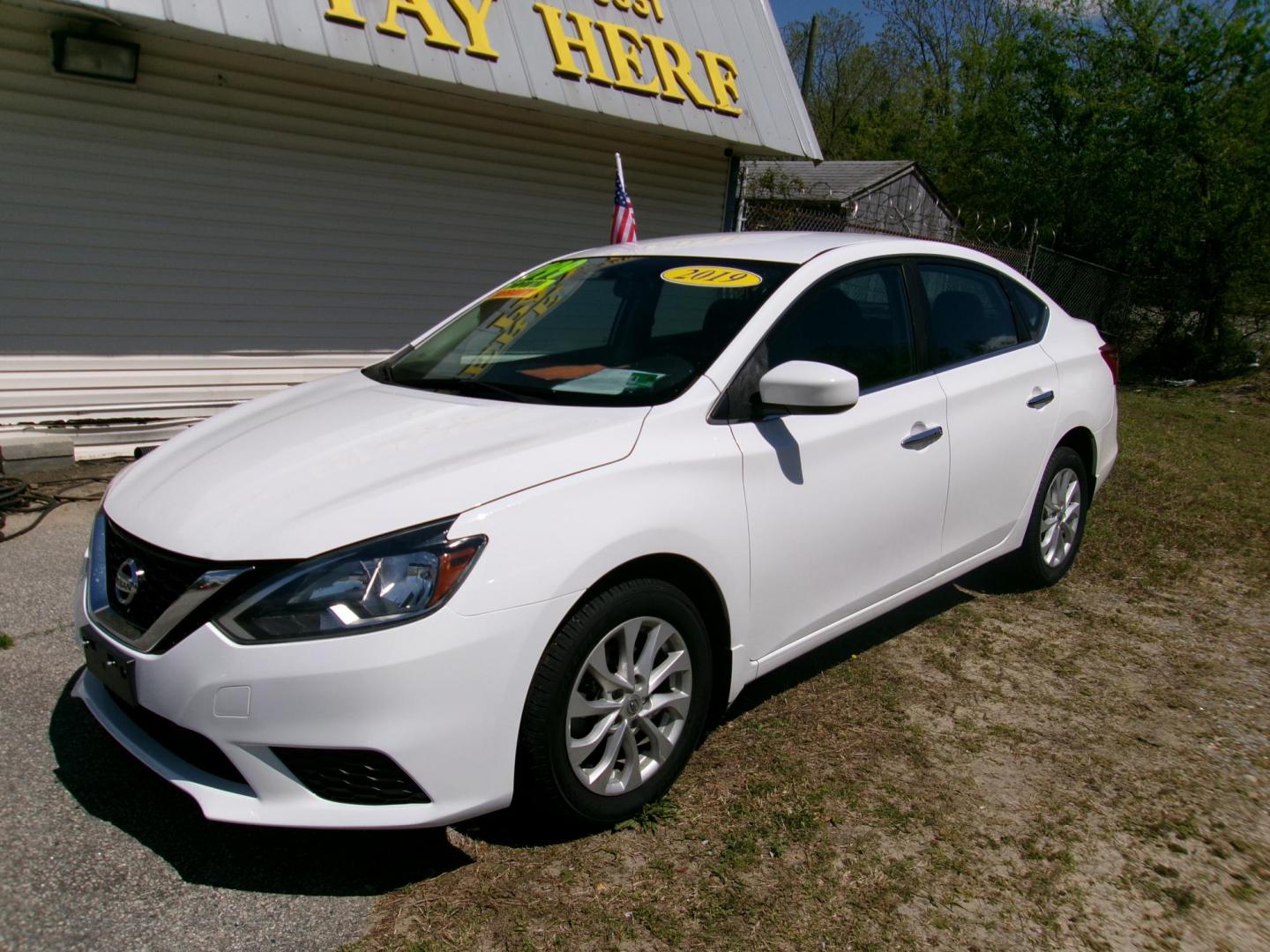 2019 White Nissan Sentra S CVT (3N1AB7AP5KY) with an 1.8L L4 SFI DOHC 16V engine, CVT transmission, located at 2553 Airline Blvd, Portsmouth, VA, 23701, (757) 488-8331, 36.813889, -76.357597 - Photo#0