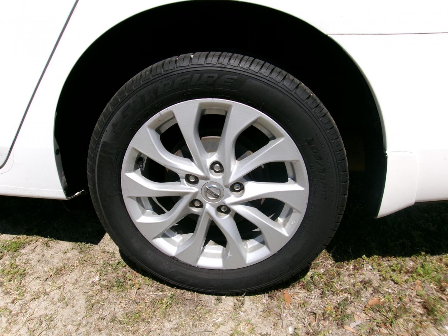 2019 White Nissan Sentra S CVT (3N1AB7AP5KY) with an 1.8L L4 SFI DOHC 16V engine, CVT transmission, located at 2553 Airline Blvd, Portsmouth, VA, 23701, (757) 488-8331, 36.813889, -76.357597 - Photo#8