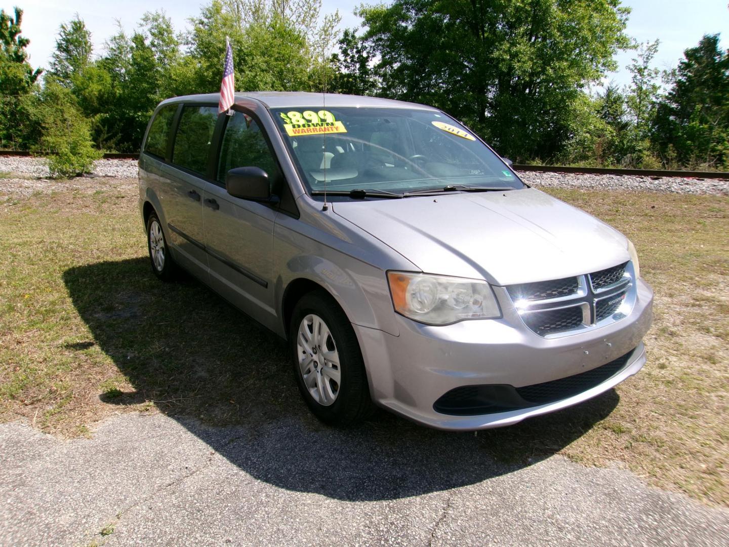 2014 Silver Dodge Grand Caravan SE (2C4RDGBGXER) with an 3.6L V6 DOHC 24V engine, 6-Speed Automatic transmission, located at 2553 Airline Blvd, Portsmouth, VA, 23701, (757) 488-8331, 36.813889, -76.357597 - ***VEHICLE TERMS*** Down Payment: $899 Weekly Payment: $110 APR: 23.9% Repayment Terms: 42 Months *** CALL ELIZABETH SMITH - DIRECTOR OF MARKETING @ 757-488-8331 TO SCHEDULE YOUR APPOINTMENT TODAY AND GET PRE-APPROVED RIGHT OVER THE PHONE*** - Photo#3