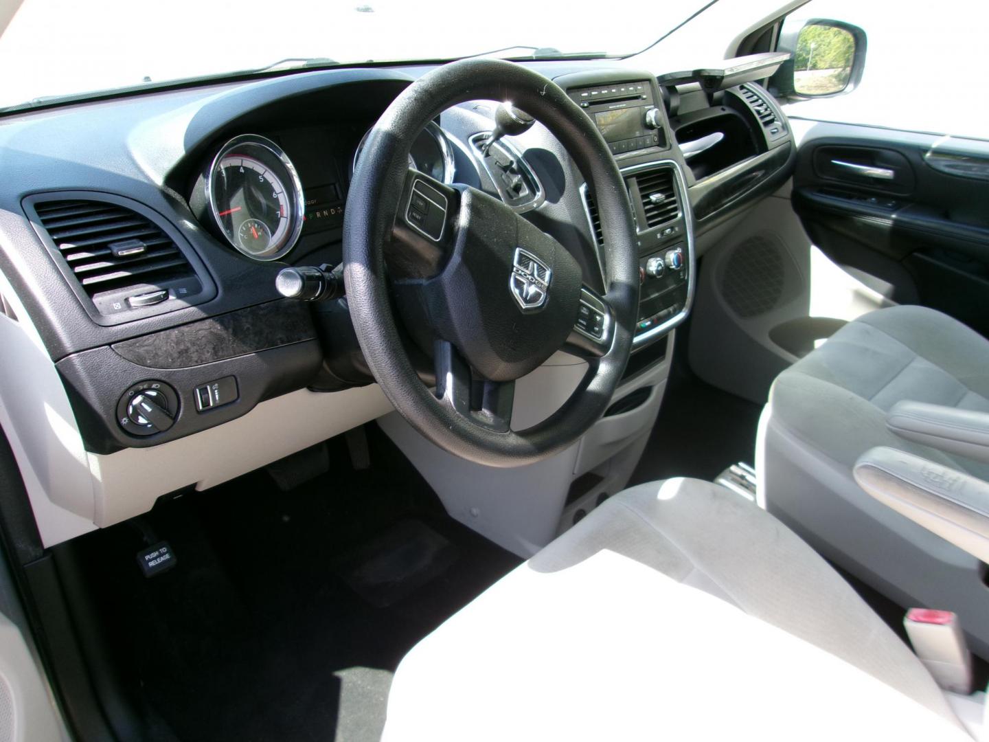 2014 Silver Dodge Grand Caravan SE (2C4RDGBGXER) with an 3.6L V6 DOHC 24V engine, 6-Speed Automatic transmission, located at 2553 Airline Blvd, Portsmouth, VA, 23701, (757) 488-8331, 36.813889, -76.357597 - ***VEHICLE TERMS*** Down Payment: $899 Weekly Payment: $110 APR: 23.9% Repayment Terms: 42 Months *** CALL ELIZABETH SMITH - DIRECTOR OF MARKETING @ 757-488-8331 TO SCHEDULE YOUR APPOINTMENT TODAY AND GET PRE-APPROVED RIGHT OVER THE PHONE*** - Photo#9