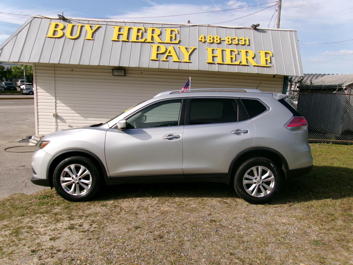 2015 Silver Nissan Rogue S AWD (KNMAT2MV5FP) with an 2.5L L4 DOHC 16V engine, Continuously Variable Transmission transmission, located at 2553 Airline Blvd, Portsmouth, VA, 23701, (757) 488-8331, 36.813889, -76.357597 - Photo#0