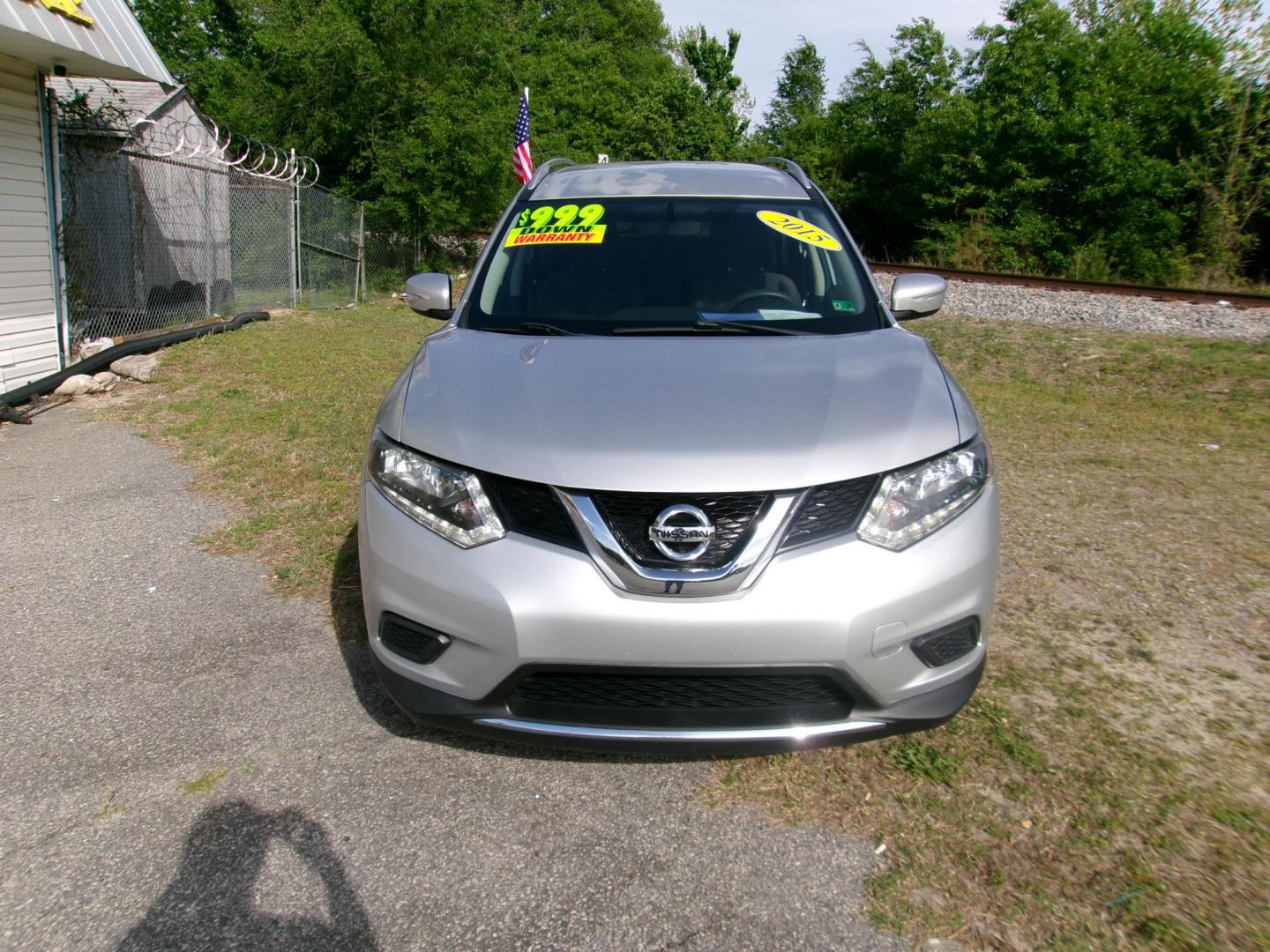 2015 Silver Nissan Rogue S AWD (KNMAT2MV5FP) with an 2.5L L4 DOHC 16V engine, Continuously Variable Transmission transmission, located at 2553 Airline Blvd, Portsmouth, VA, 23701, (757) 488-8331, 36.813889, -76.357597 - Photo#2
