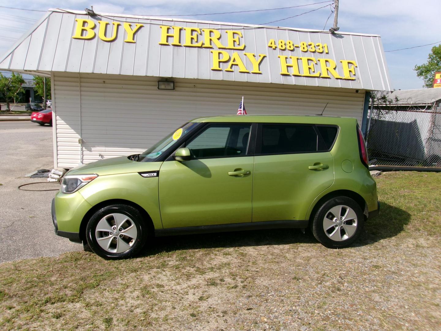 2016 Green Kia Soul Base 6A (KNDJN2A23G7) with an 1.6L L4 DOHC 16V engine, 6A transmission, located at 2553 Airline Blvd, Portsmouth, VA, 23701, (757) 488-8331, 36.813889, -76.357597 - Photo#0