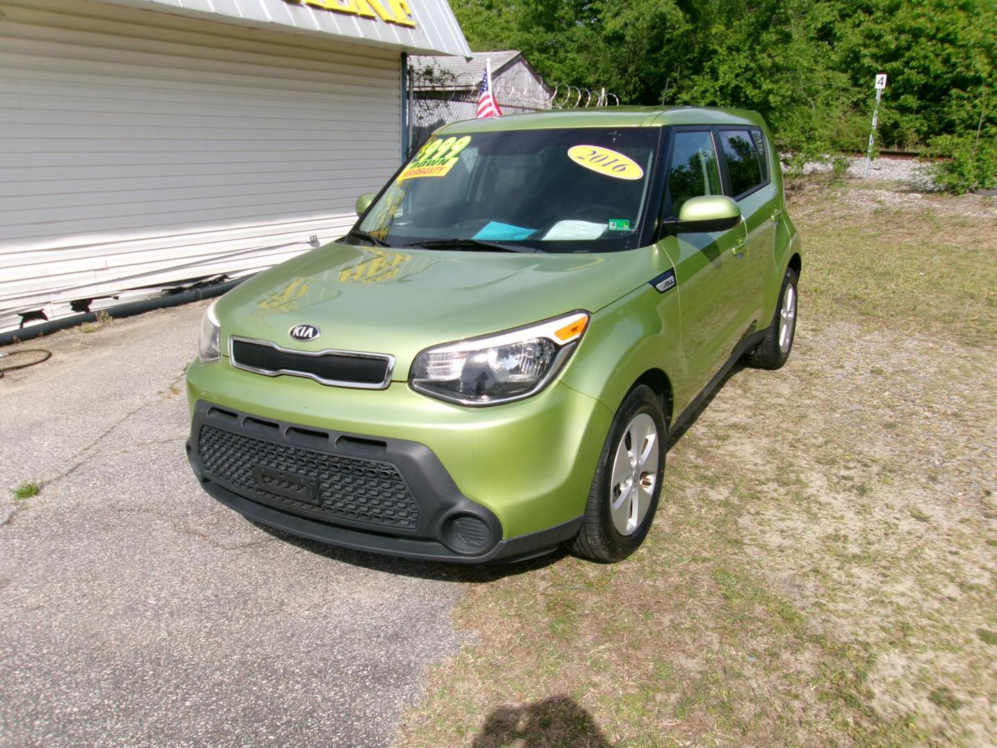 2016 Green Kia Soul Base 6A (KNDJN2A23G7) with an 1.6L L4 DOHC 16V engine, 6A transmission, located at 2553 Airline Blvd, Portsmouth, VA, 23701, (757) 488-8331, 36.813889, -76.357597 - Photo#1