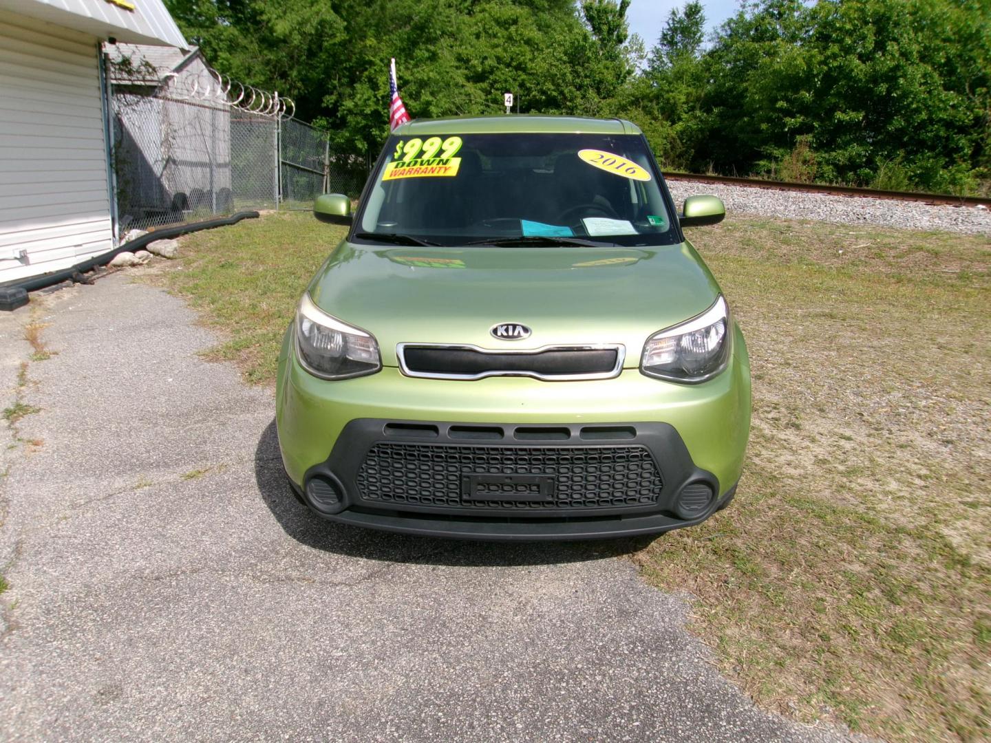 2016 Green Kia Soul Base 6A (KNDJN2A23G7) with an 1.6L L4 DOHC 16V engine, 6A transmission, located at 2553 Airline Blvd, Portsmouth, VA, 23701, (757) 488-8331, 36.813889, -76.357597 - Photo#2