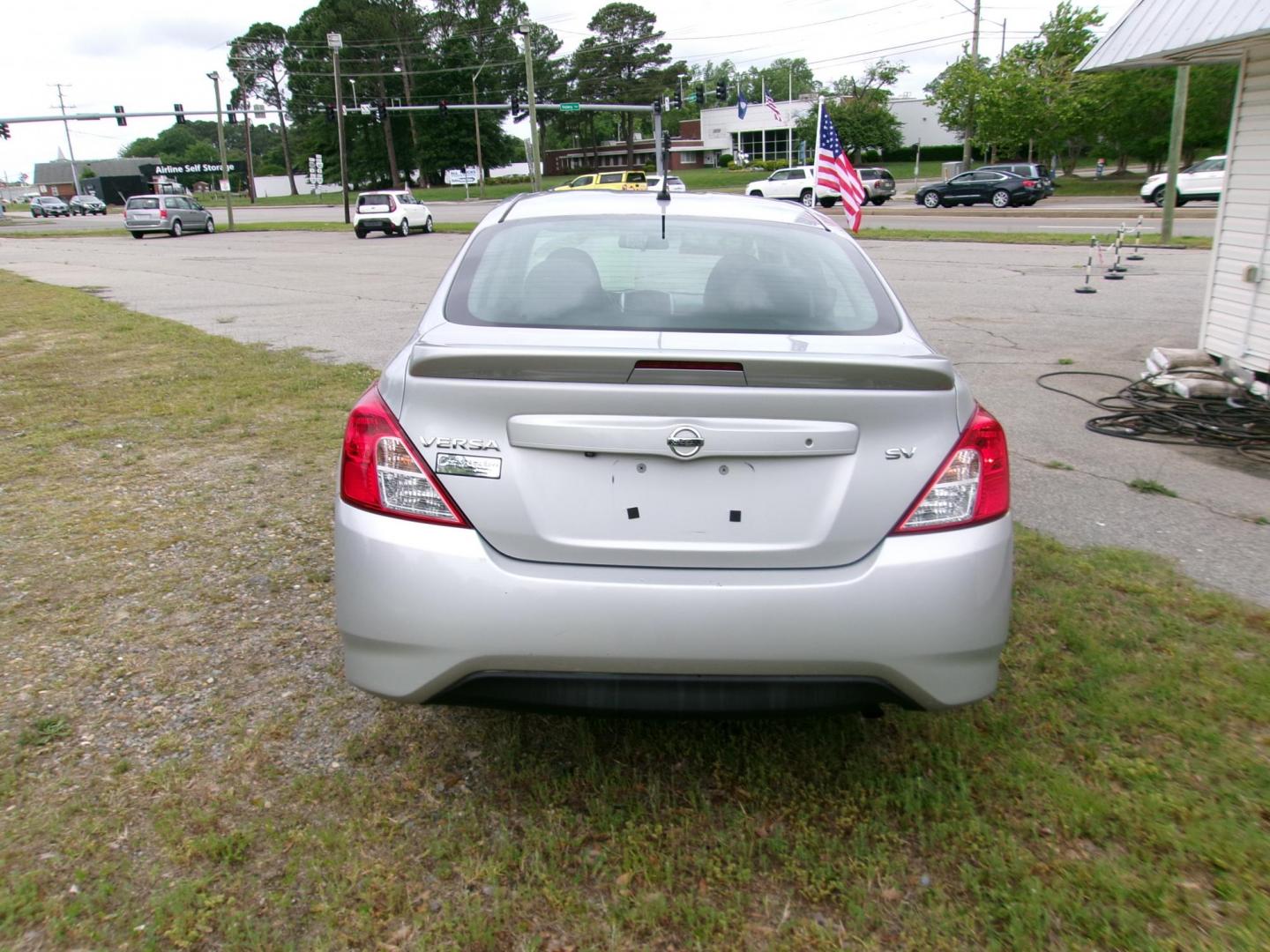 2018 Silver Nissan Versa 1.6 SL Sedan (3N1CN7AP6JL) with an 1.6L L4 DOHC 16V engine, CVT transmission, located at 2553 Airline Blvd, Portsmouth, VA, 23701, (757) 488-8331, 36.813889, -76.357597 - ***VEHICLE TERMS*** Down Payment: $899 Weekly Payment: $110 APR: 23.9% Repayment Terms: 42 Months *** CALL ELIZABETH SMITH - DIRECTOR OF MARKETING @ 757-488-8331 TO SCHEDULE YOUR APPOINTMENT TODAY AND GET PRE-APPROVED RIGHT OVER THE PHONE*** - Photo#6