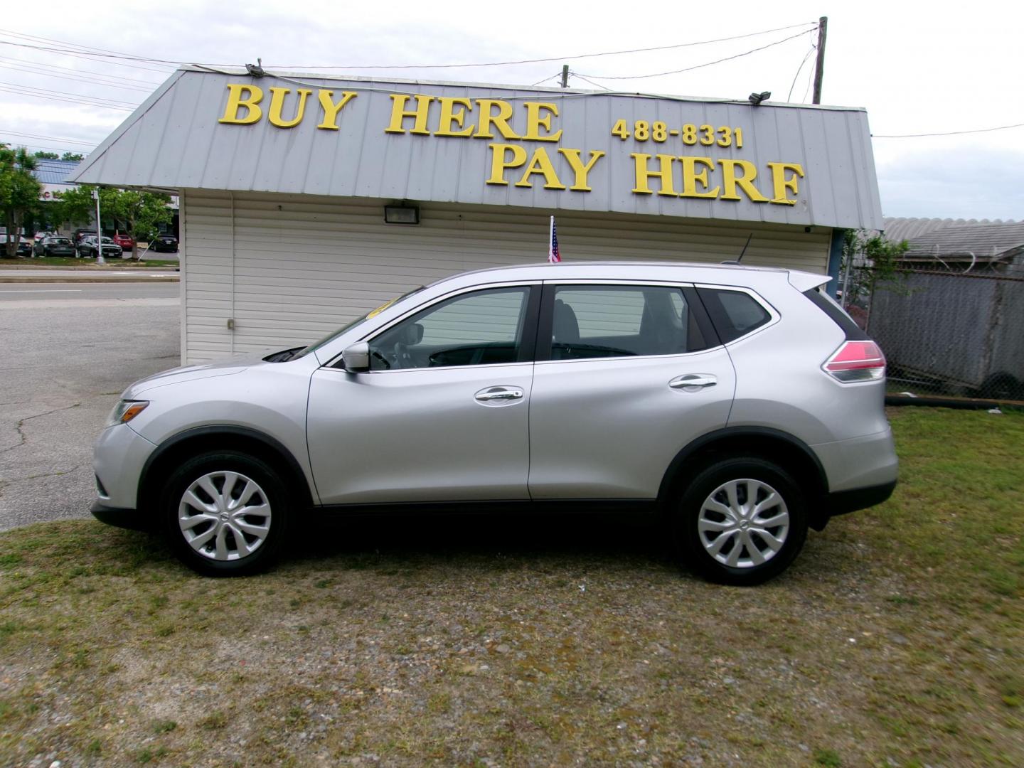 2015 Silver Nissan Rogue S AWD (KNMAT2MV1FP) with an 2.5L L4 DOHC 16V engine, Continuously Variable Transmission transmission, located at 2553 Airline Blvd, Portsmouth, VA, 23701, (757) 488-8331, 36.813889, -76.357597 - ***VEHICLE TERMS*** Down Payment: $999 Weekly Payment: $115 APR: 23.9% Repayment Terms: 42 Months *** CALL ELIZABETH SMITH - DIRECTOR OF MARKETING @ 757-488-8331 TO SCHEDULE YOUR APPOINTMENT TODAY AND GET PRE-APPROVED RIGHT OVER THE PHONE*** - Photo#0
