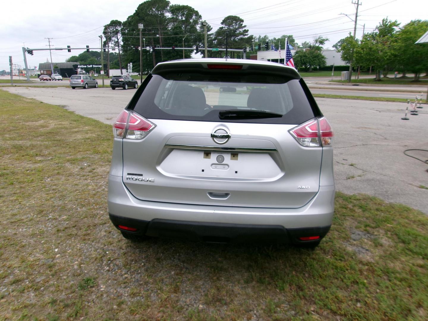 2015 Silver Nissan Rogue S AWD (KNMAT2MV1FP) with an 2.5L L4 DOHC 16V engine, Continuously Variable Transmission transmission, located at 2553 Airline Blvd, Portsmouth, VA, 23701, (757) 488-8331, 36.813889, -76.357597 - ***VEHICLE TERMS*** Down Payment: $999 Weekly Payment: $115 APR: 23.9% Repayment Terms: 42 Months *** CALL ELIZABETH SMITH - DIRECTOR OF MARKETING @ 757-488-8331 TO SCHEDULE YOUR APPOINTMENT TODAY AND GET PRE-APPROVED RIGHT OVER THE PHONE*** - Photo#6