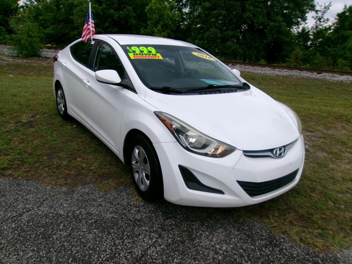 2016 White Hyundai Elantra Limited (5NPDH4AE1GH) with an 1.8L L4 DOHC 16V engine, 6-Speed Automatic transmission, located at 2553 Airline Blvd, Portsmouth, VA, 23701, (757) 488-8331, 36.813889, -76.357597 - ***VEHICLE TERMS*** Down Payment: $999 Weekly Payment: $115 APR: 23.9% Repayment Terms: 42 Months *** CALL ELIZABETH SMITH - DIRECTOR OF MARKETING @ 757-488-8331 TO SCHEDULE YOUR APPOINTMENT TODAY AND GET PRE-APPROVED RIGHT OVER THE PHONE*** - Photo#3